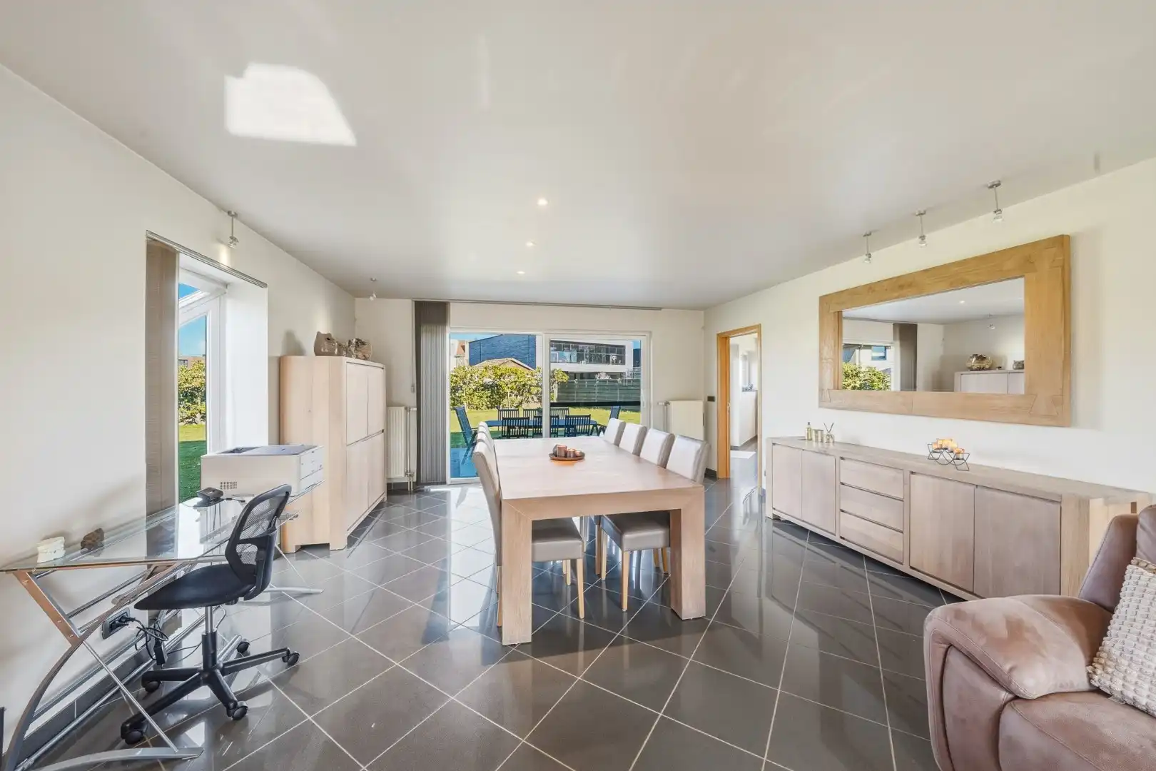 Ruime alleenstaande woning nabij zee en strand! foto 6