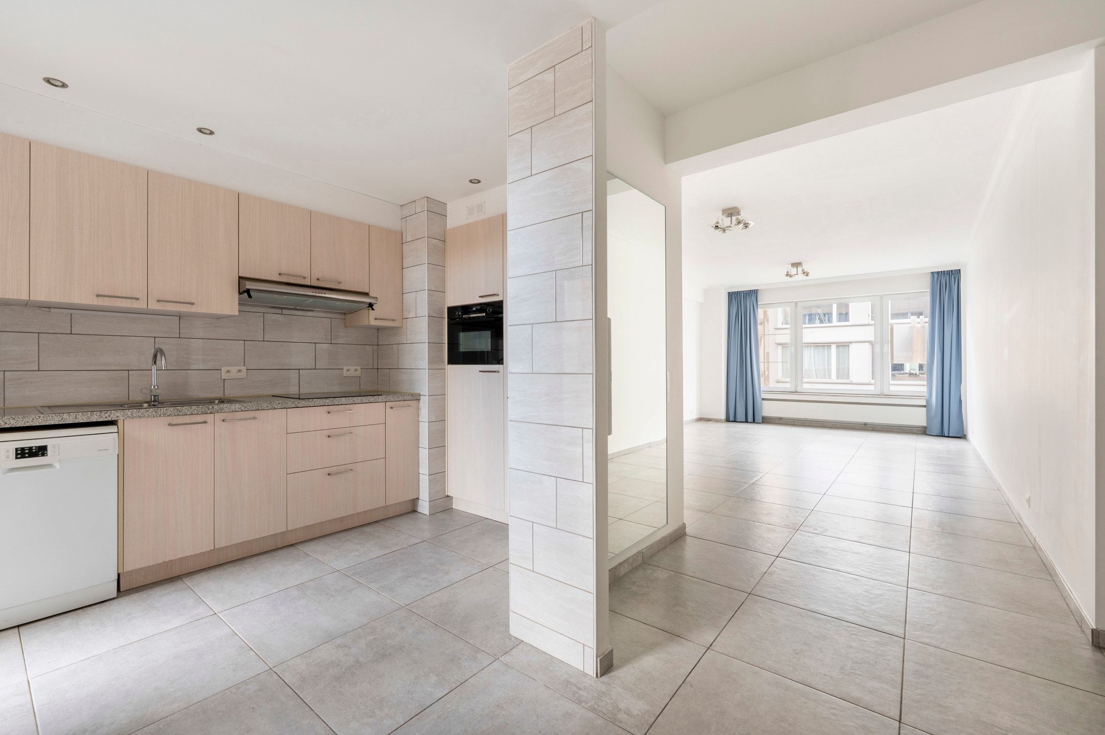 Instapklaar appartement in charmant gebouw op toplocatie! foto {{pictureIndex}}