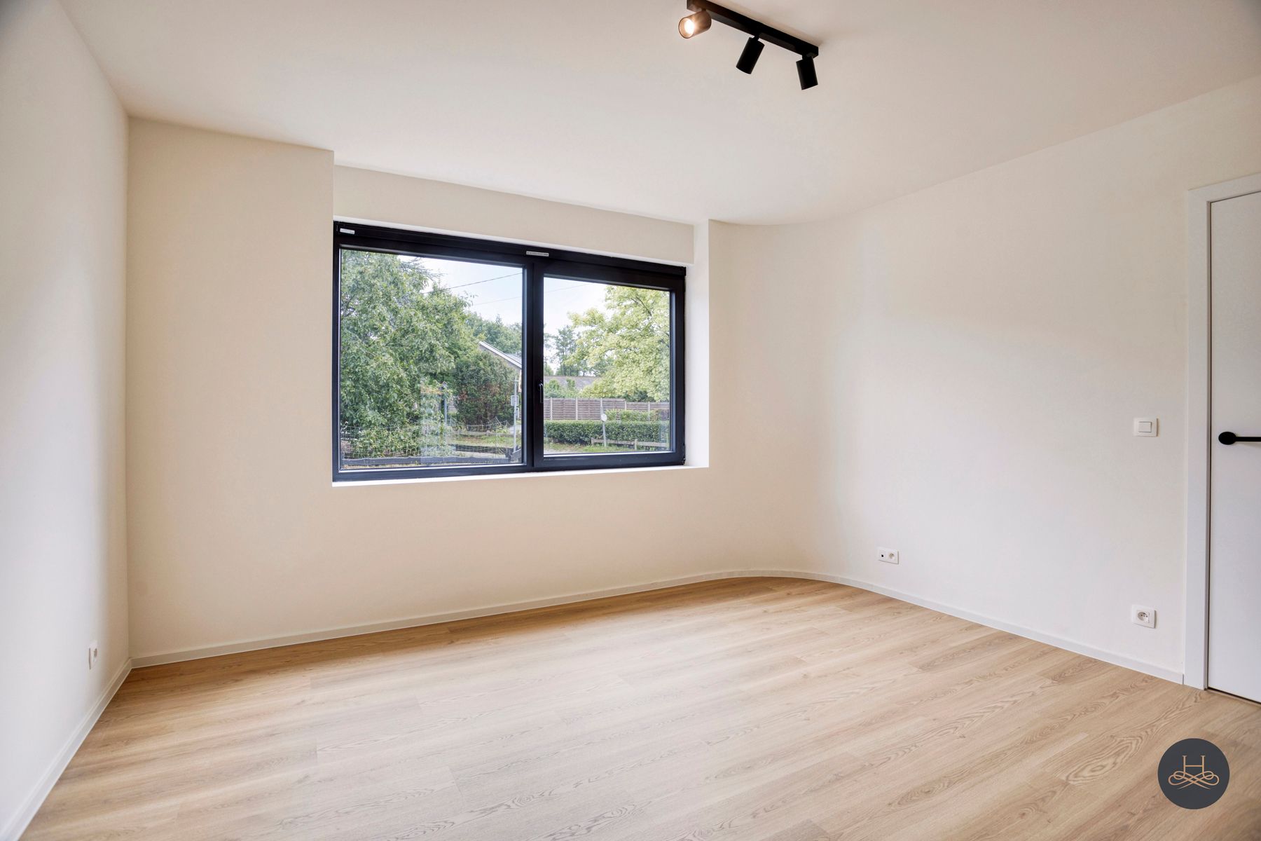 Ruime gezinswoning met vijf slaapkamers foto 6