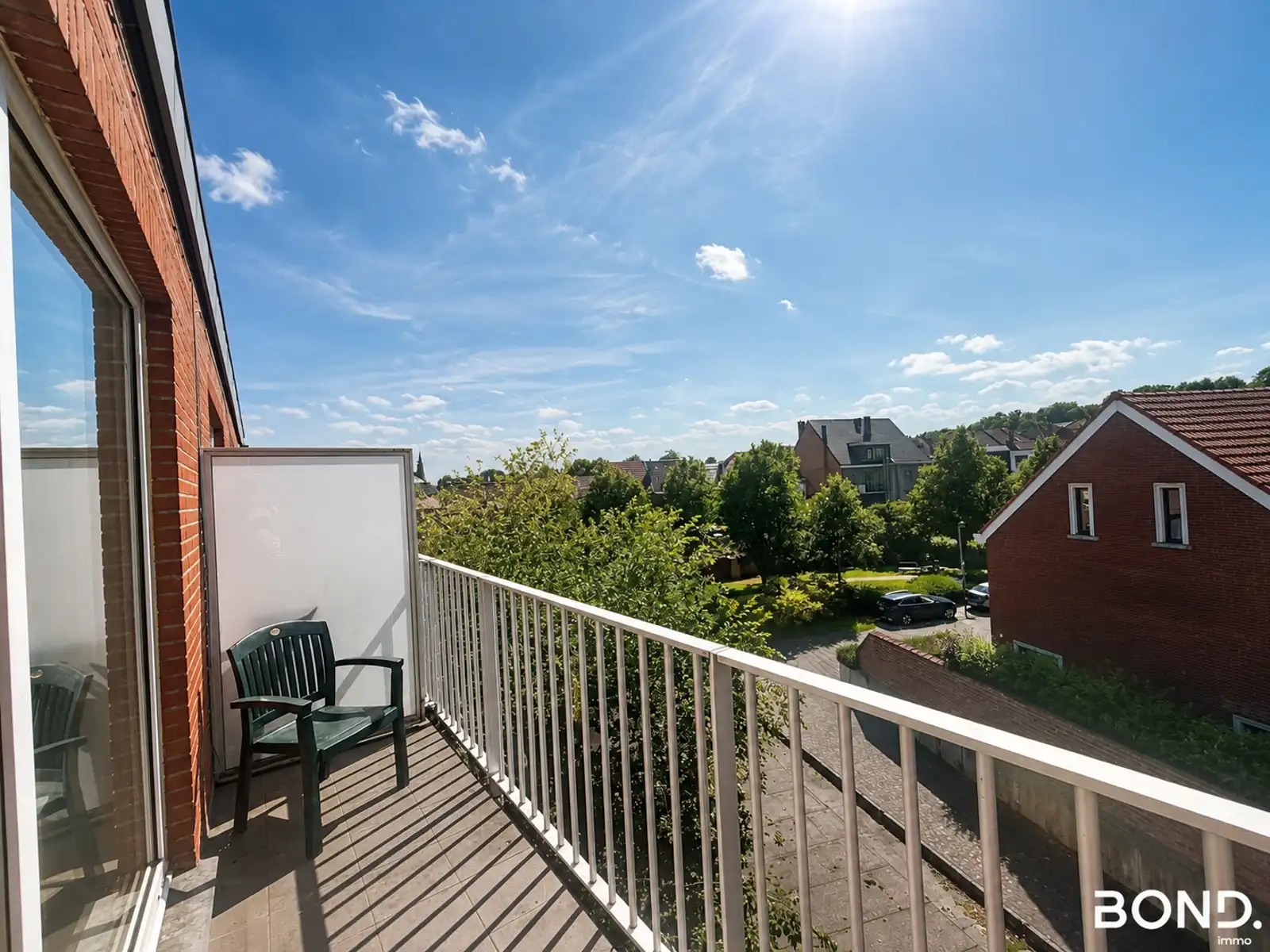 Studentenstudio met zonnig privéterras -  rustig achterzijde foto {{pictureIndex}}
