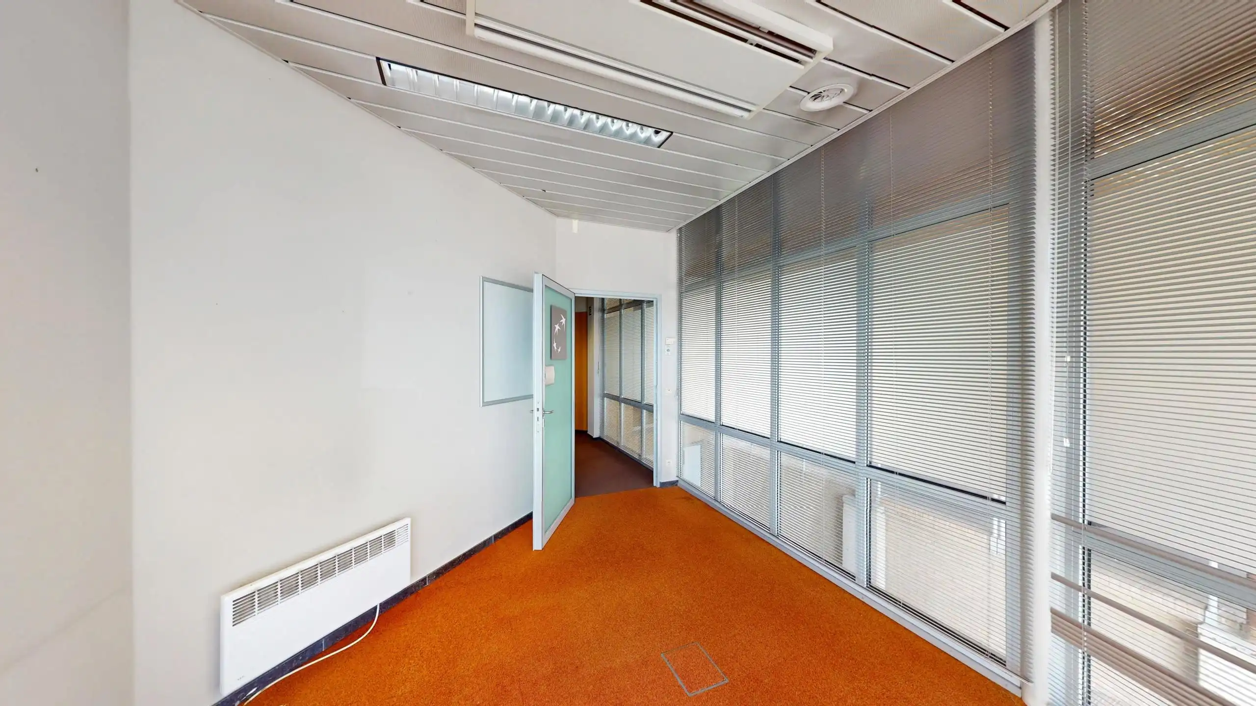 Zeer ruim kantoor op commerciële locatie in centrum Beringen foto 23
