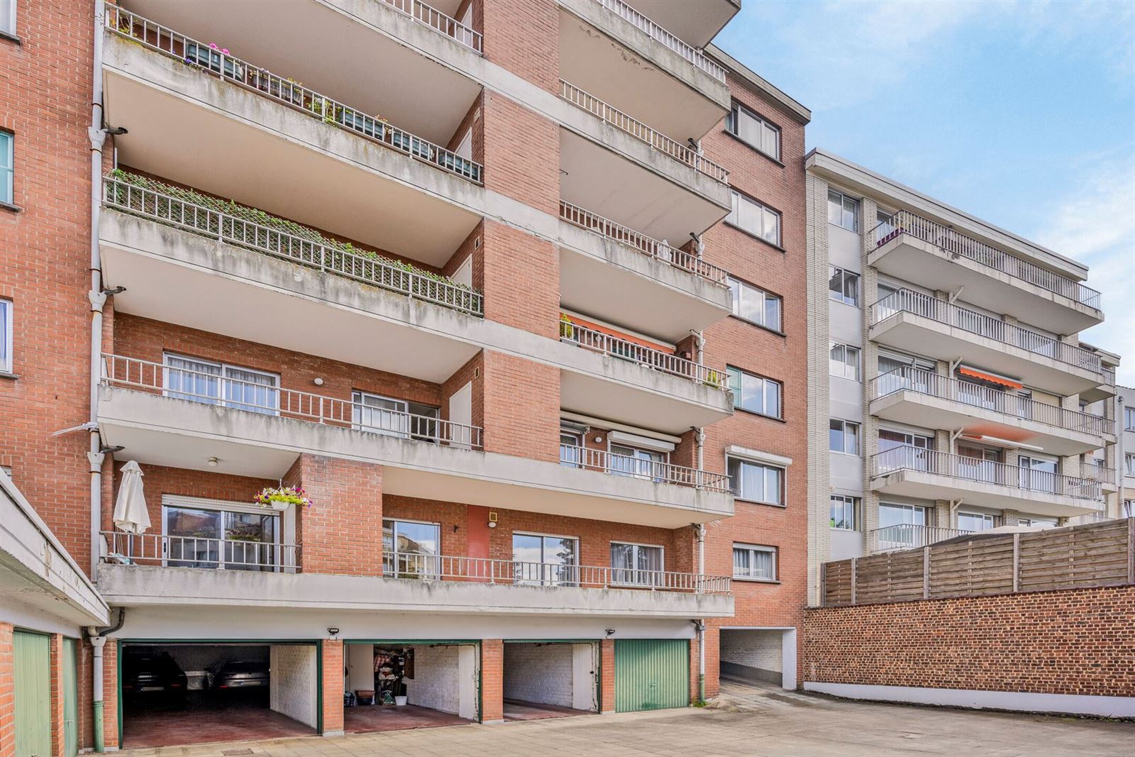 Prachtig 3 kamer appartement (150m²) met terras en garage foto 18