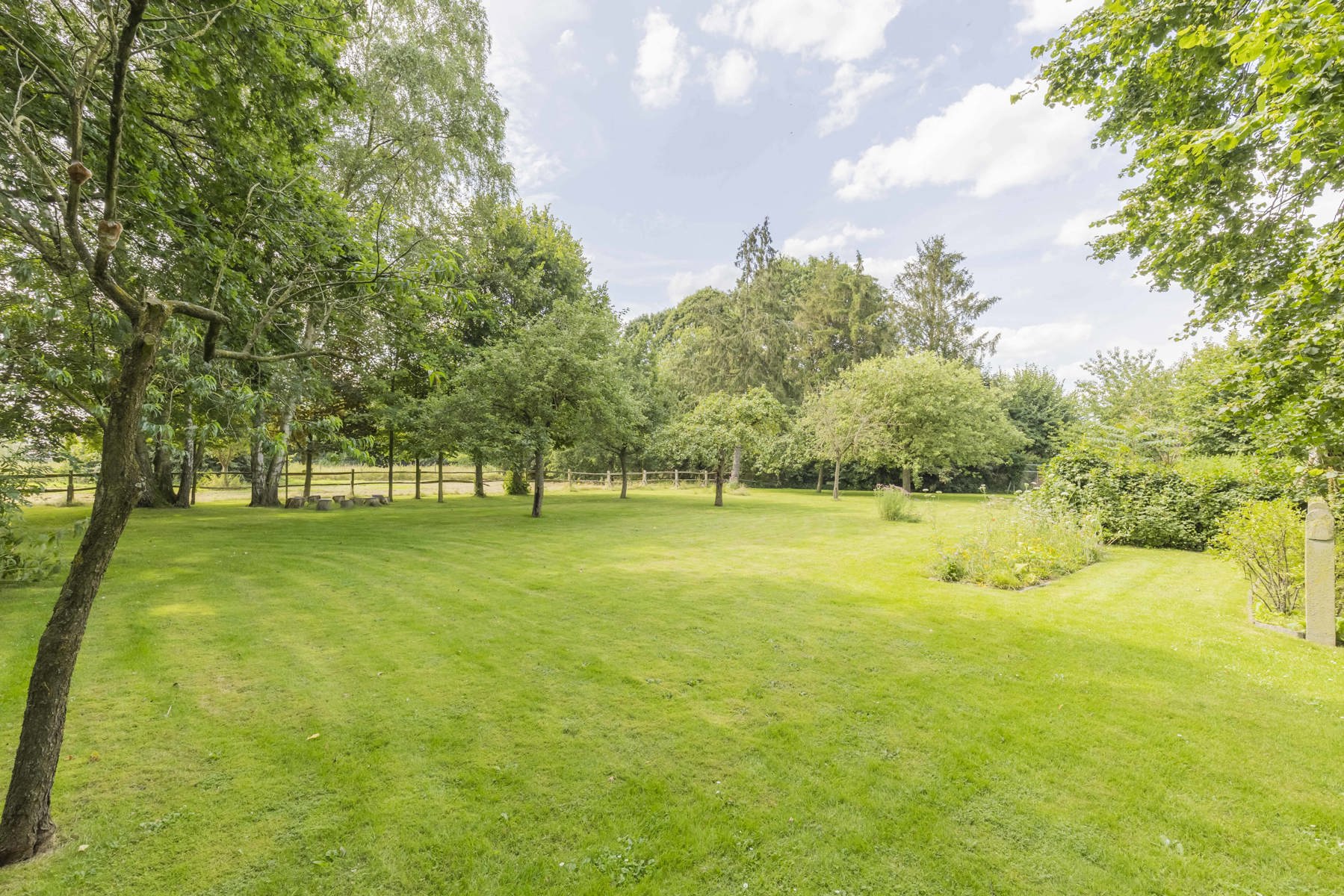 Authentieke woning op een prachtig perceel foto 8