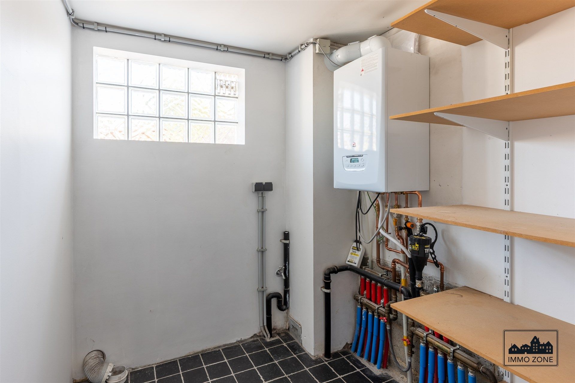 Instapklare woning met 2 slaapkamer en gezellige koer foto 16