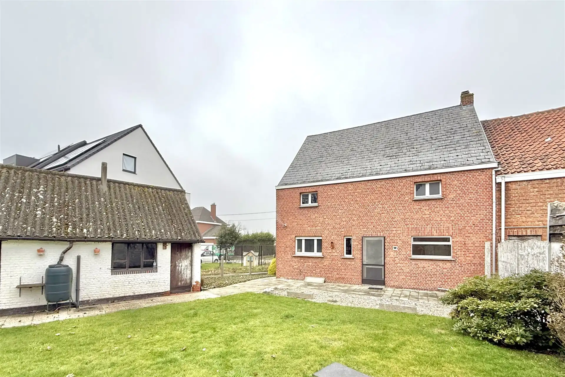 Te renoveren woning met tuin en garage foto 14