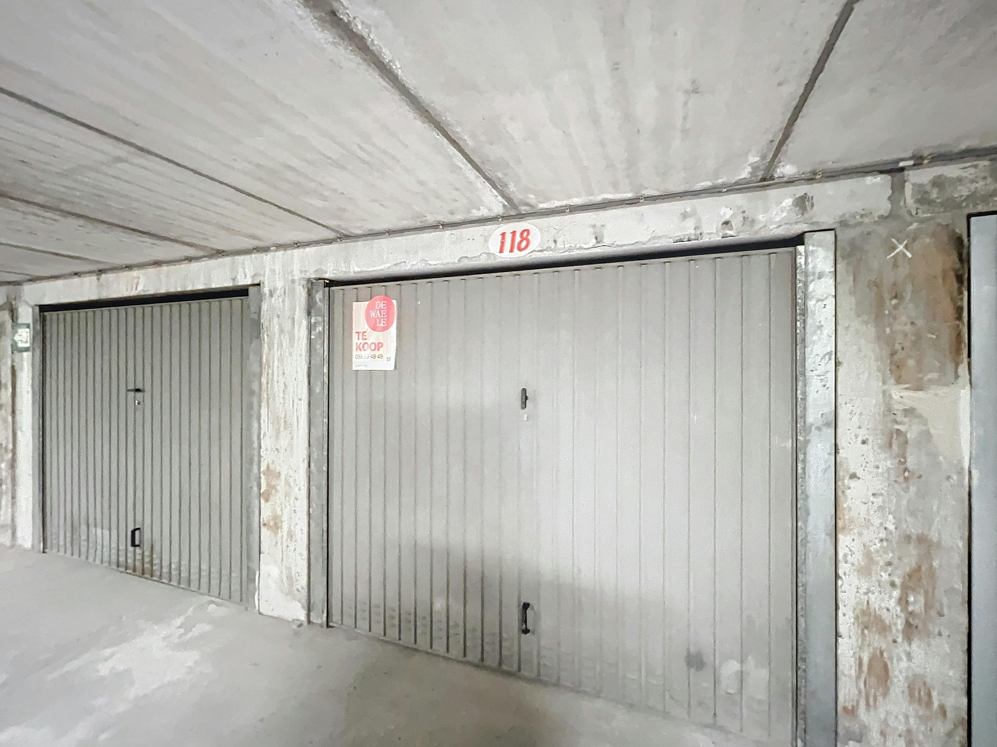 Garagebox te koop op het Hendrikaplein. foto 5