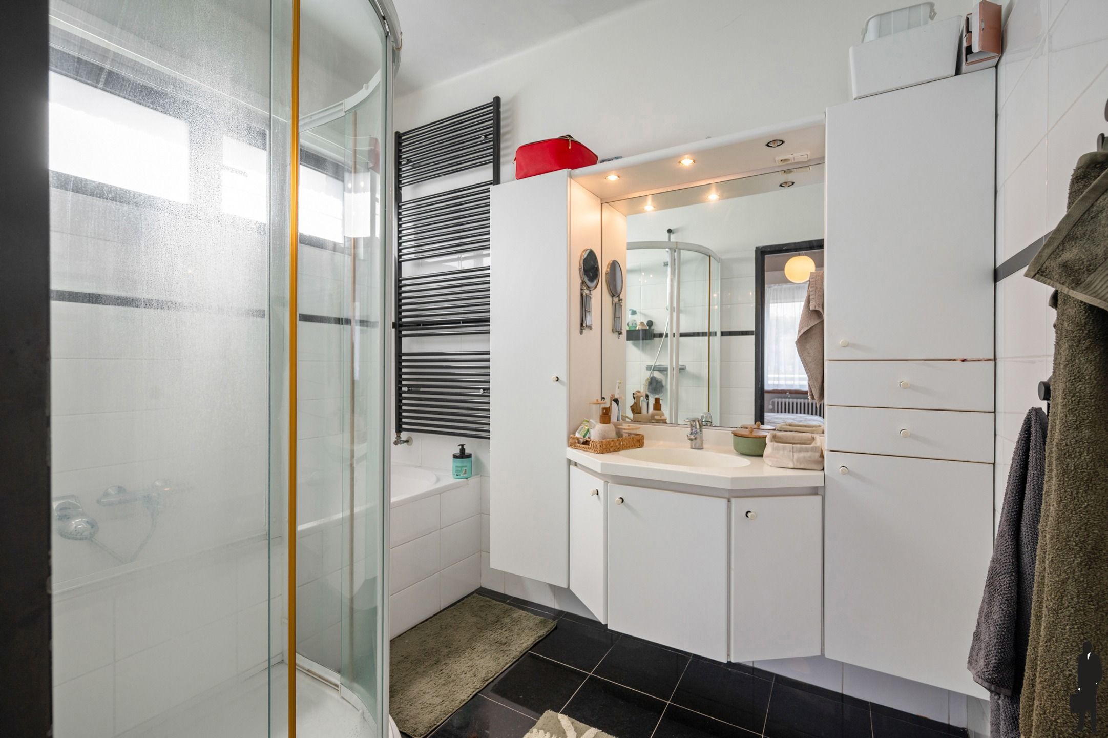 Ruime halfopen bebouwing met 4 slaapkamers en 2 badkamers aan de groene parken van Hoboken.  foto 13