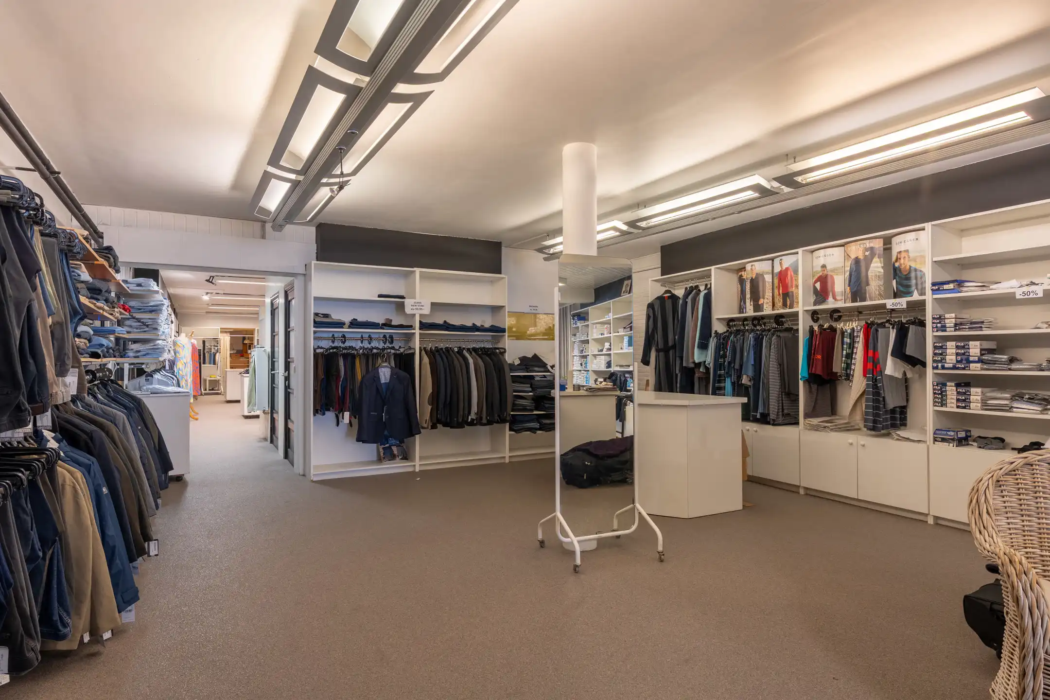 Goed gelegen gelijkvloers handelspand van maar liefst 436m² foto 6