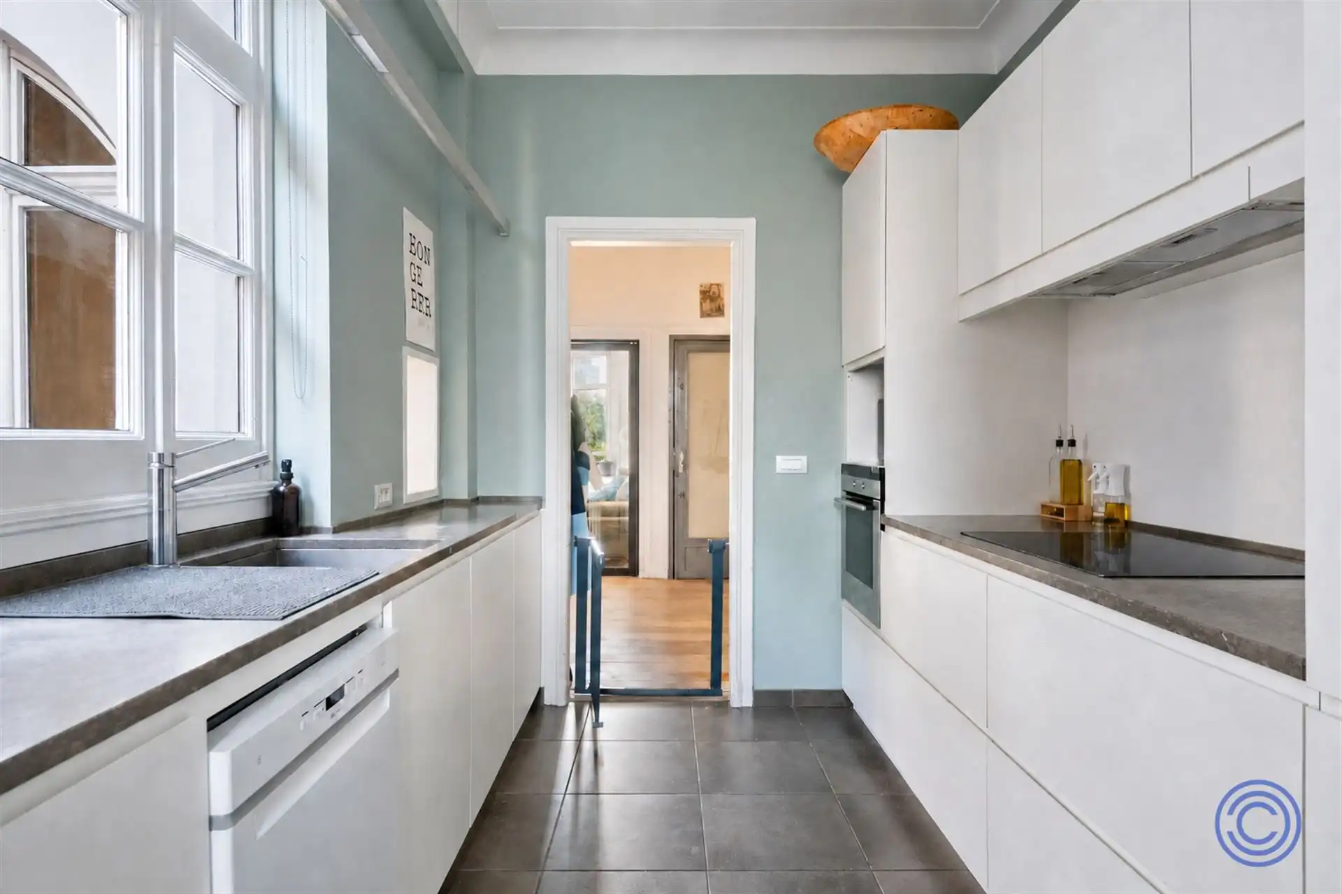 Karaktervol duplexappartement met terras in hartje Zurenborg! foto 4