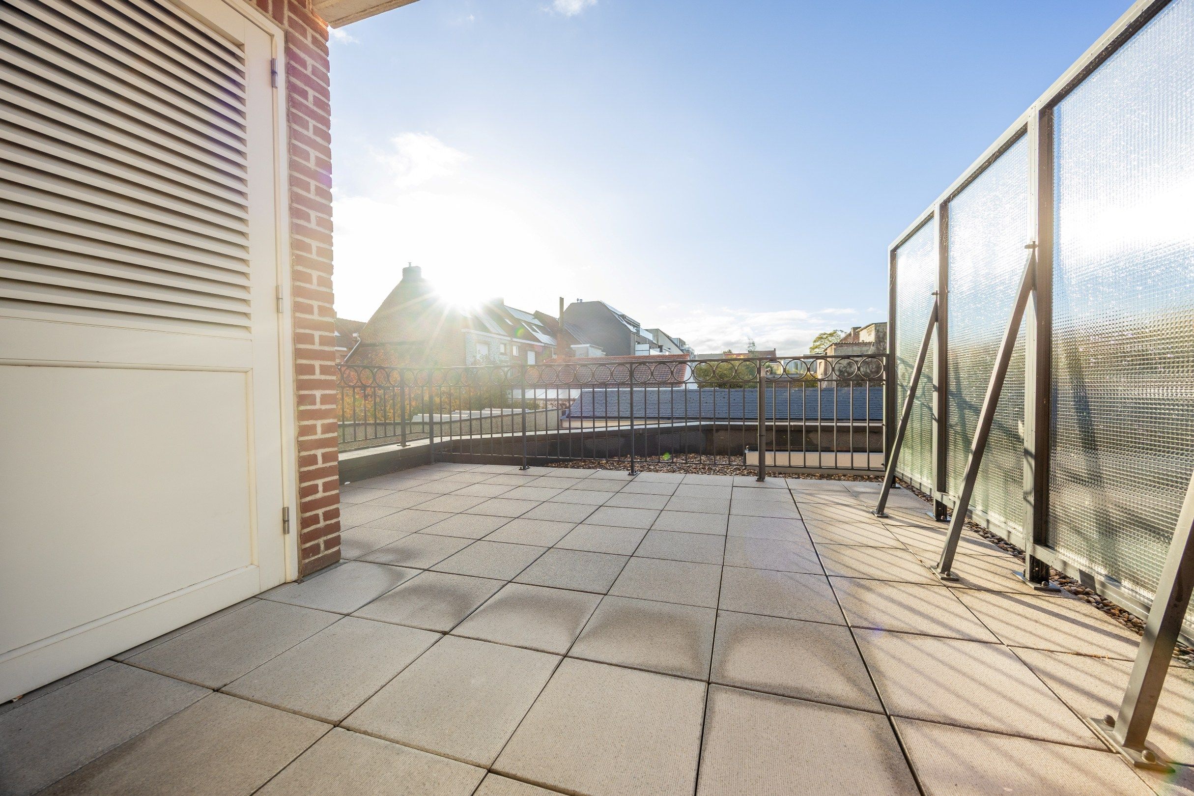 INSTAPKLAAR APPARTEMENT MET ZONNIG TERRAS foto 9