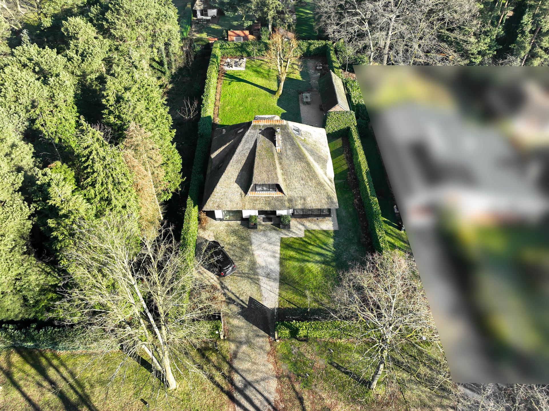 Recent gerenoveerde rietgedekte villa vooraan Schilde dorp! foto 46