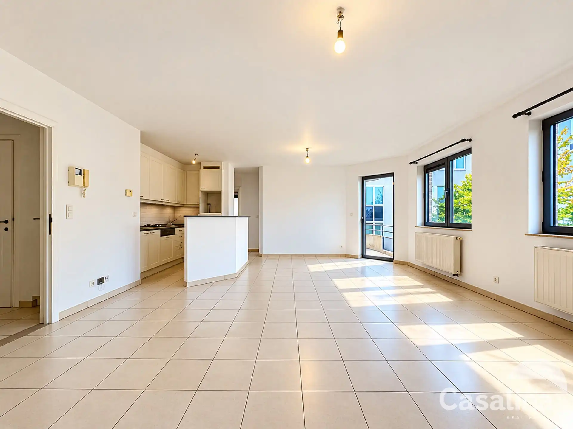 Aan de grens van WOLUWE, 2 slaapkamer appartement met terras foto {{pictureIndex}}