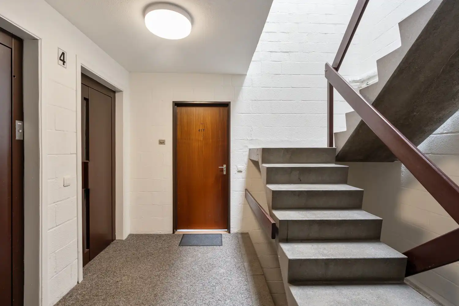 Gerenoveerde, gemeubelde en energiezuinige(B-label) studio met een balkon te centrum Leuven! foto 3