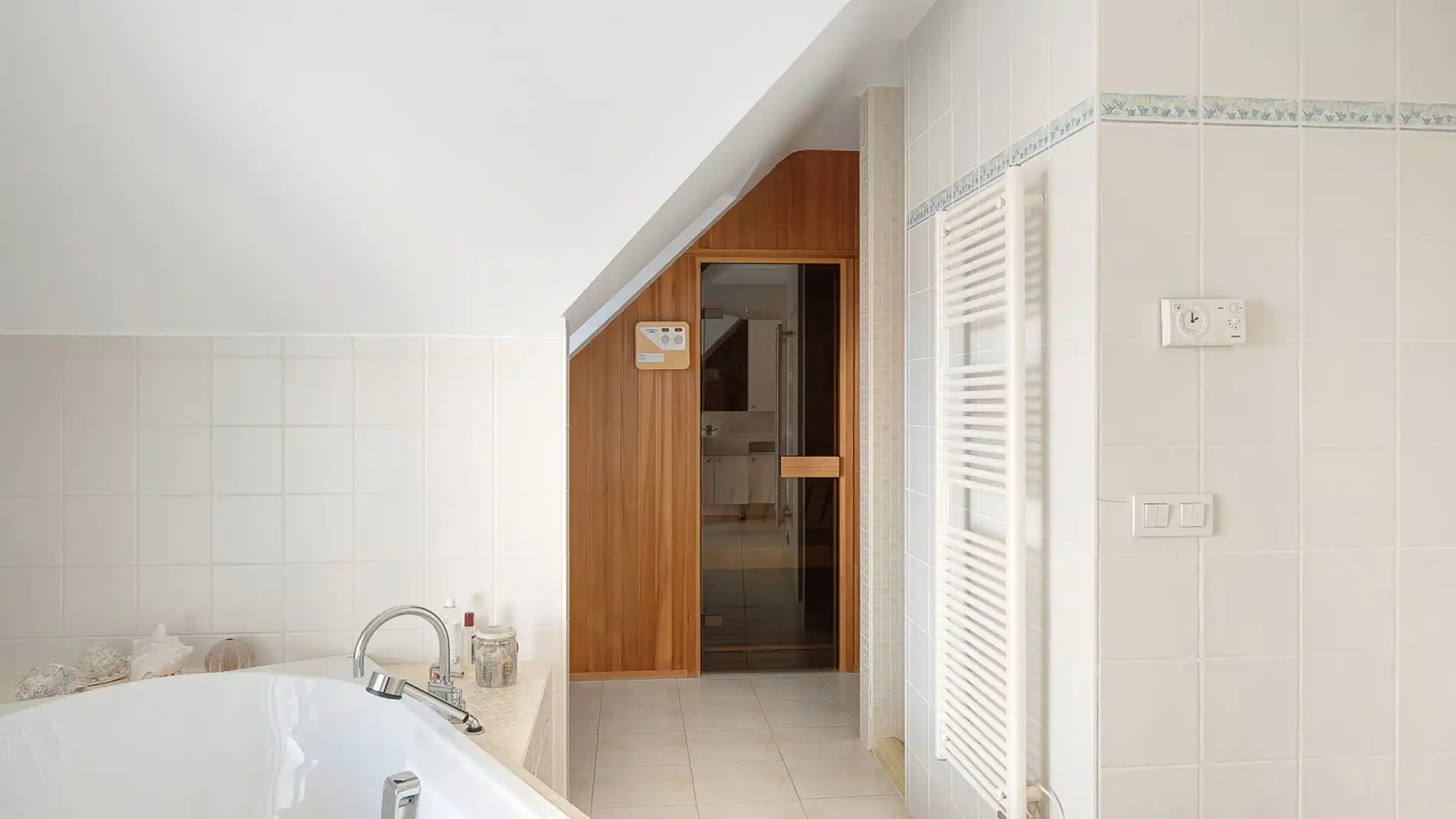 Rustig gelegen villa met grote tuin te Heist foto 24