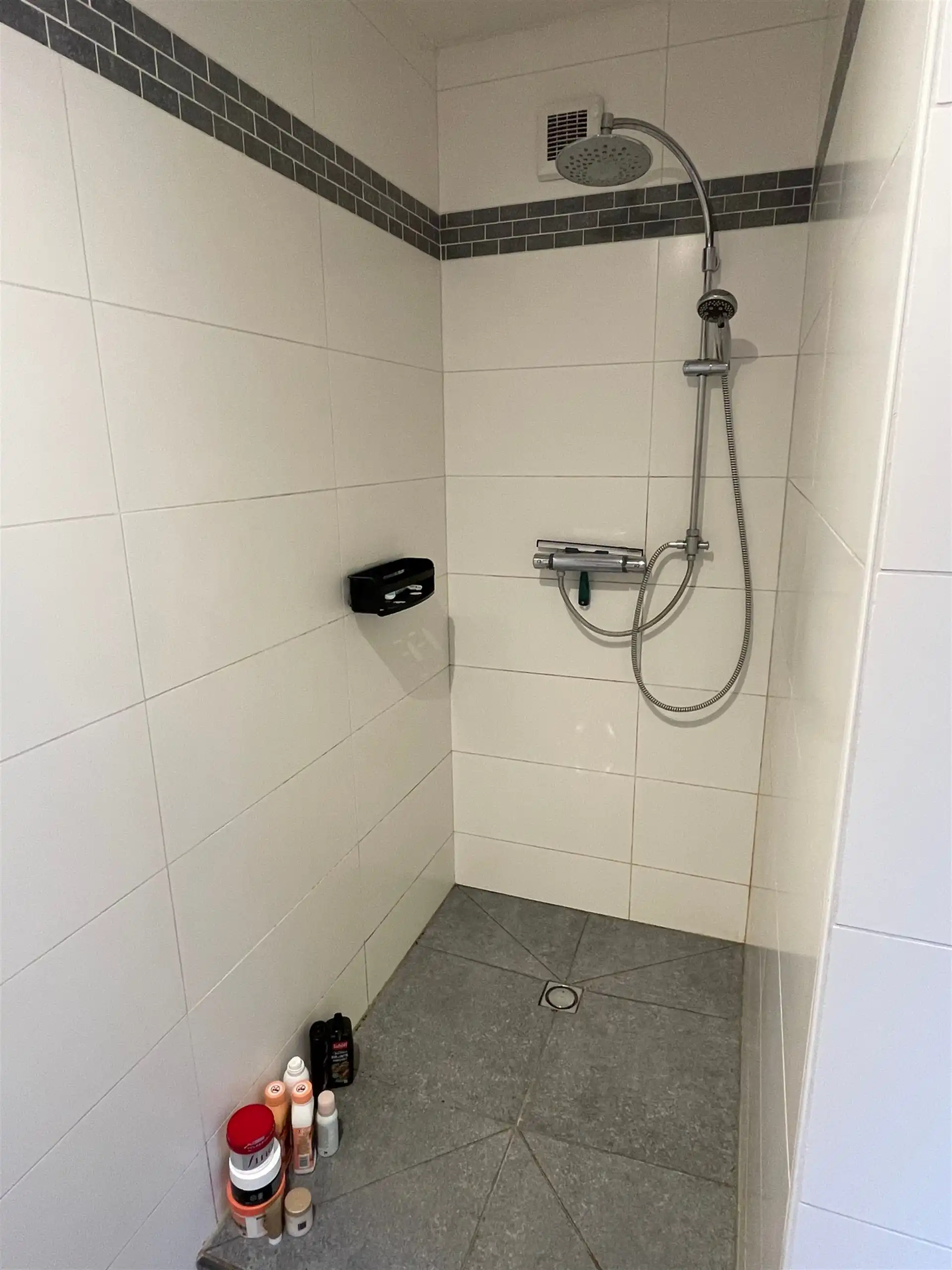 Gunstig gelegen en uitzonderlijk ruim gezellig appartement. foto 17