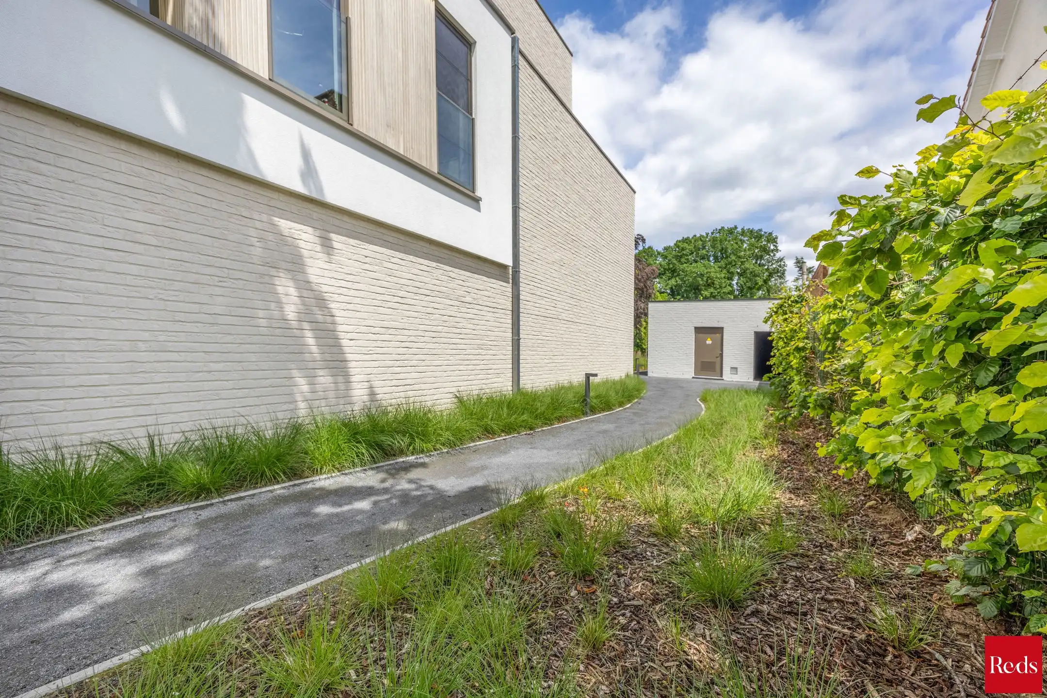 Stijlvol gelijkvloers appartement met tuin foto 23