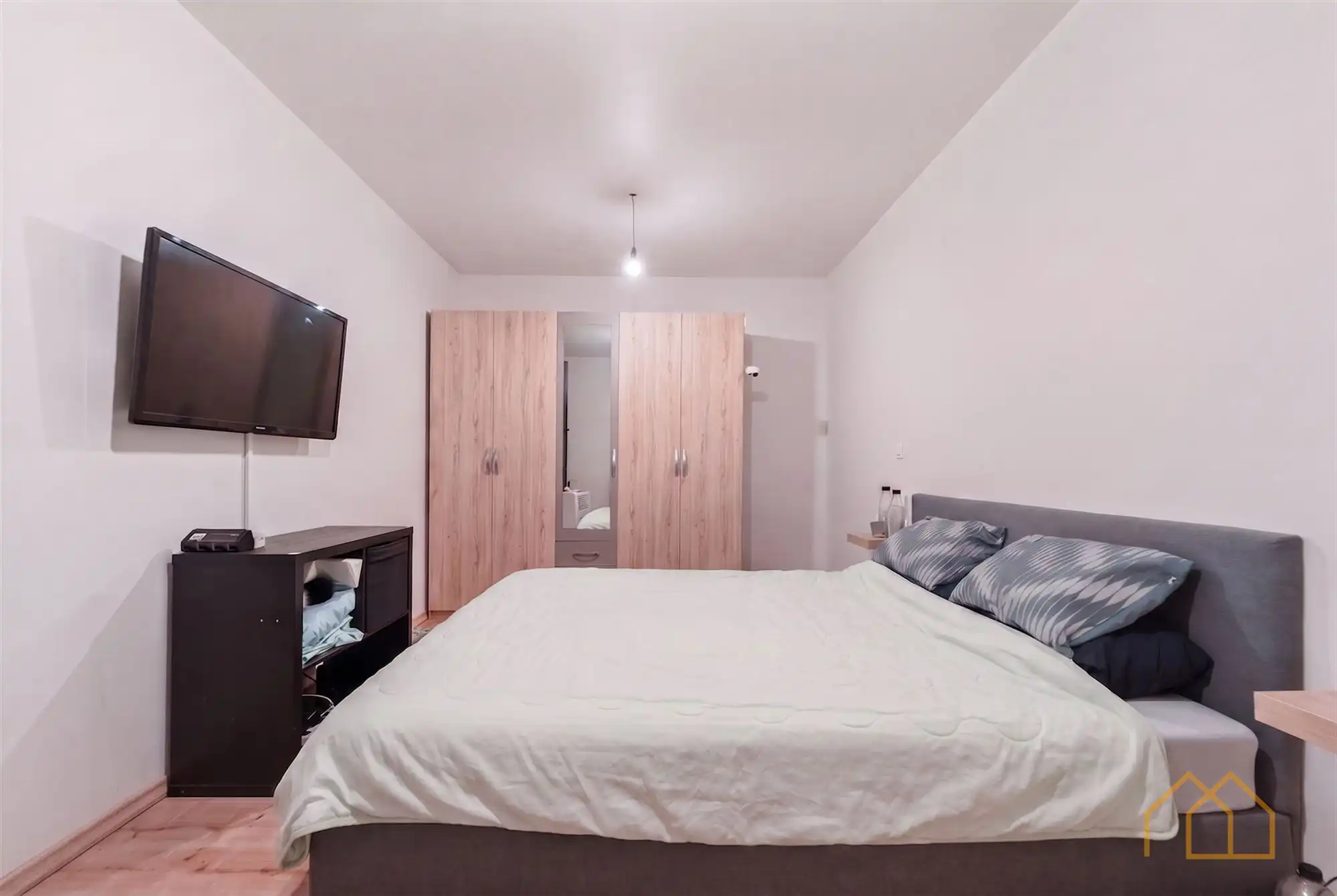 Hedendaagse woning met tuin foto 15