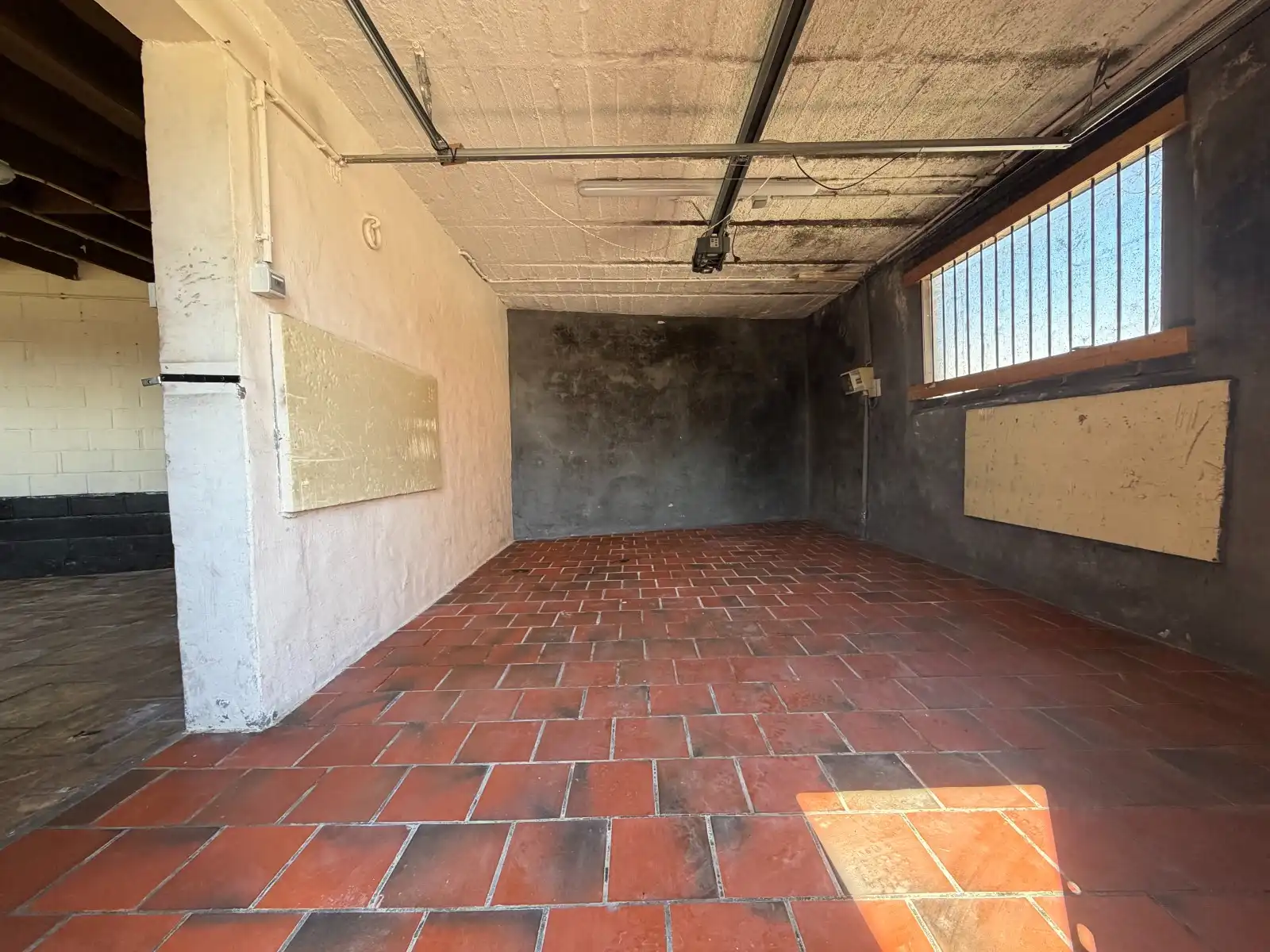 Garage met extra opslagruimte foto 5