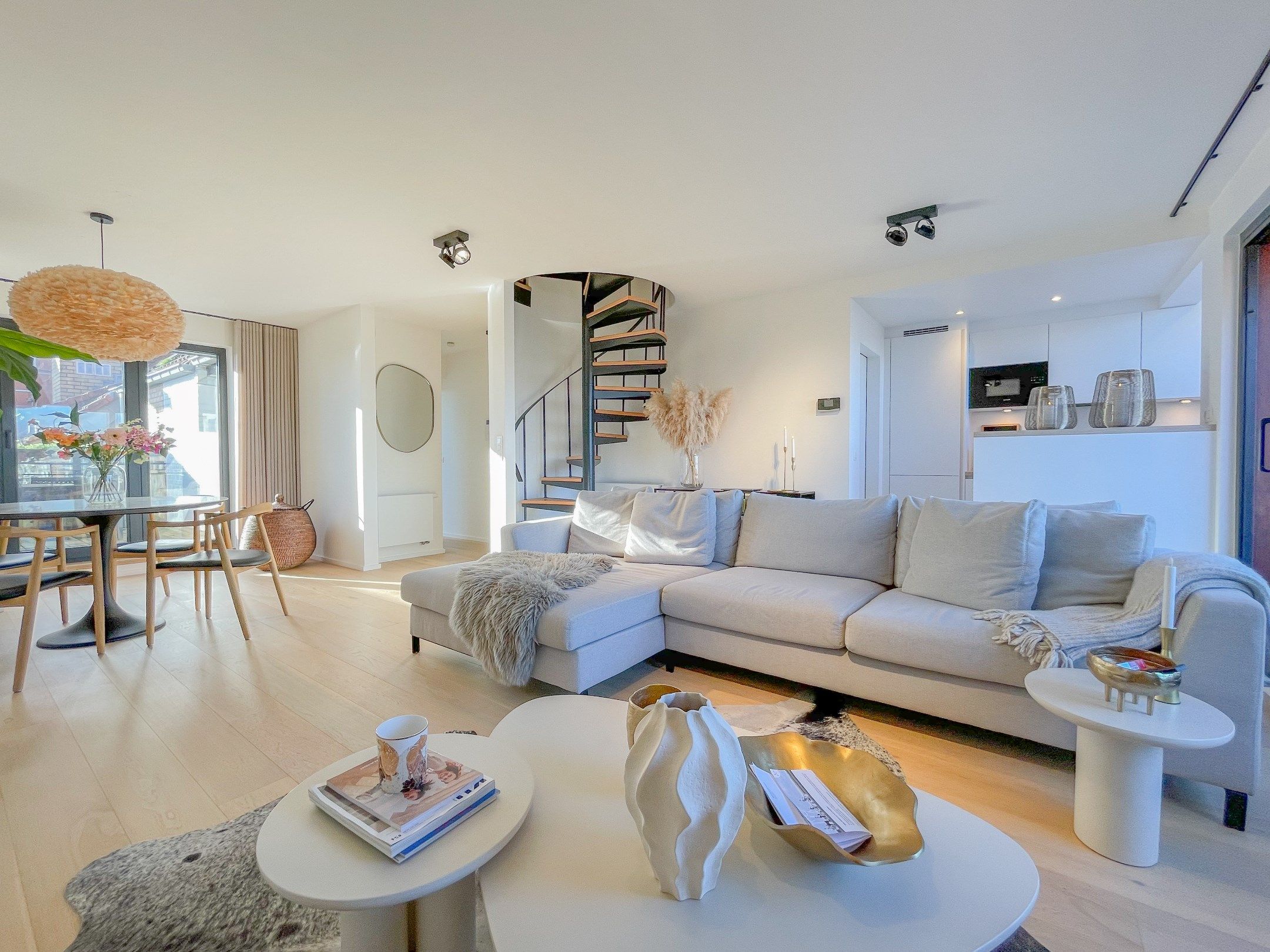 EXCLUSIEF TE KOOP: Lichtrijk appartement met twee ruime terrassen en een prachtig open zicht gelegen in een kleinschalige residentie. foto 6