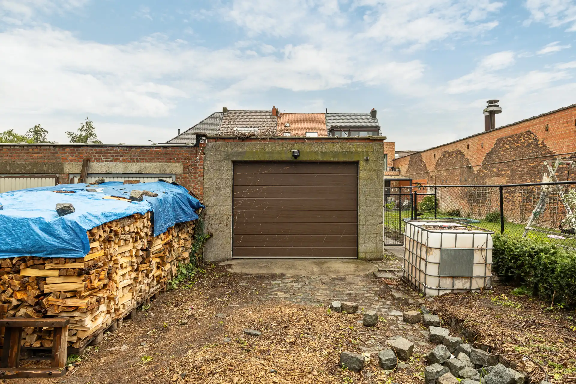 Zeer ruime woning met oprit, garage, terras en grote tuin! foto 22