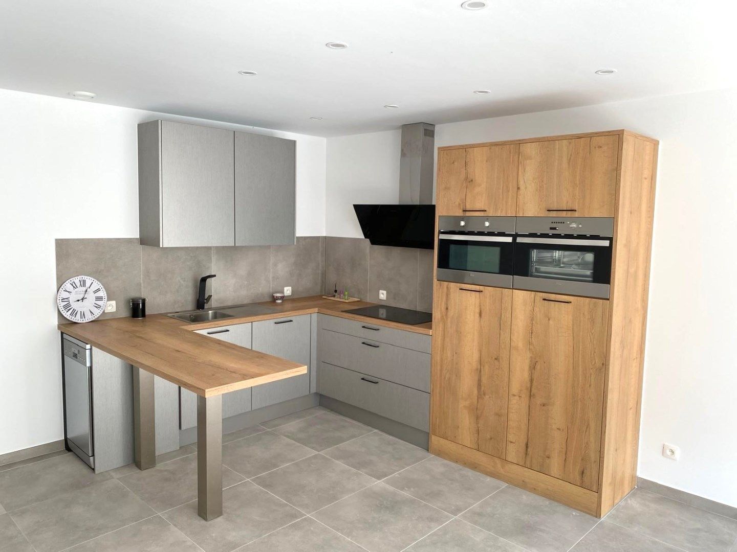 Nieuwbouwappartement met twee slaapkamers, terras en twee autostaanplaatsen foto 6