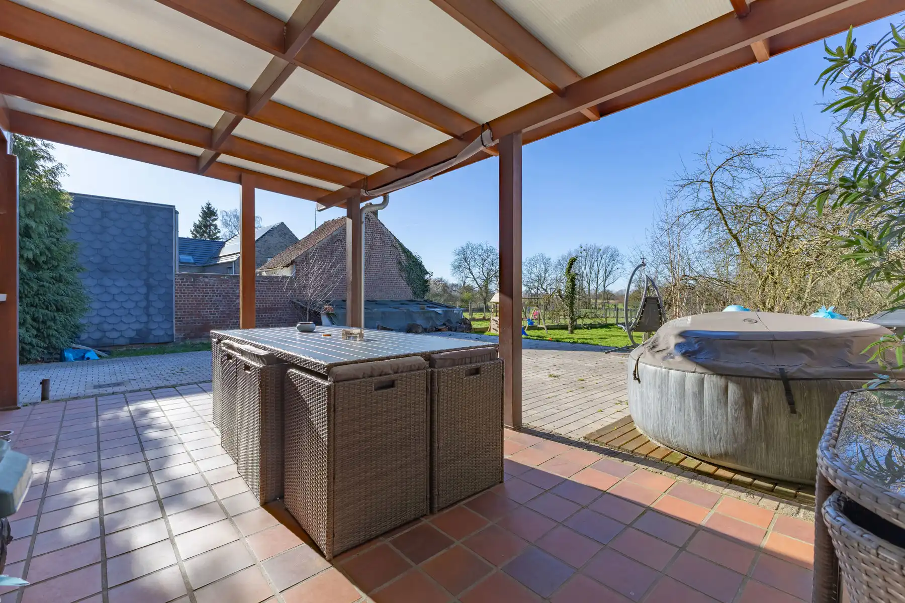 Villa met 4 slaapkamers, grote tuin en garage foto 22