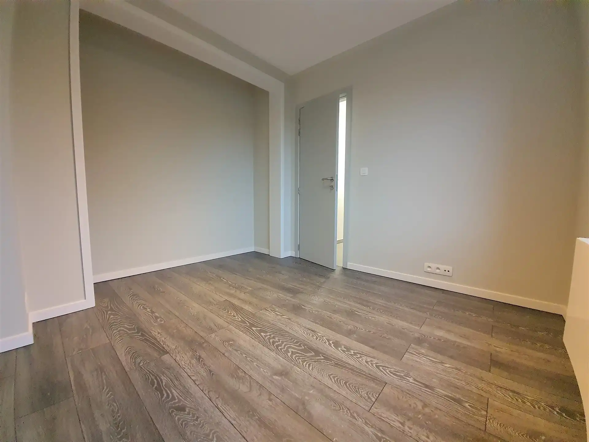 Gerenoveerd appartement met 2 slaapkamers foto 10