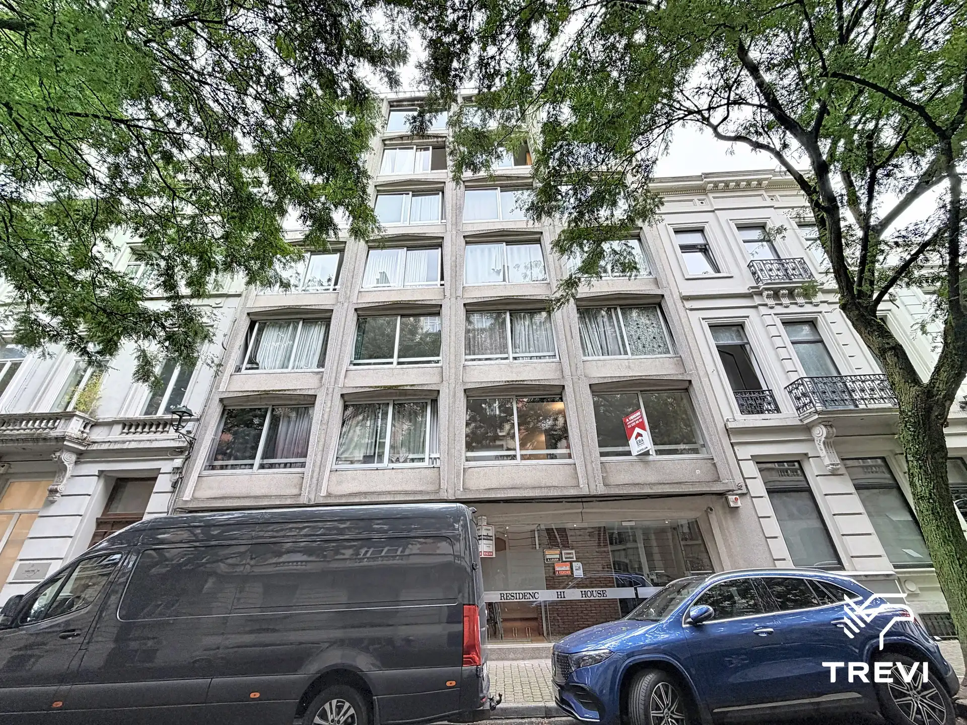 LOUIZA – Ideaal gelegen bemeubelde studio! foto 8