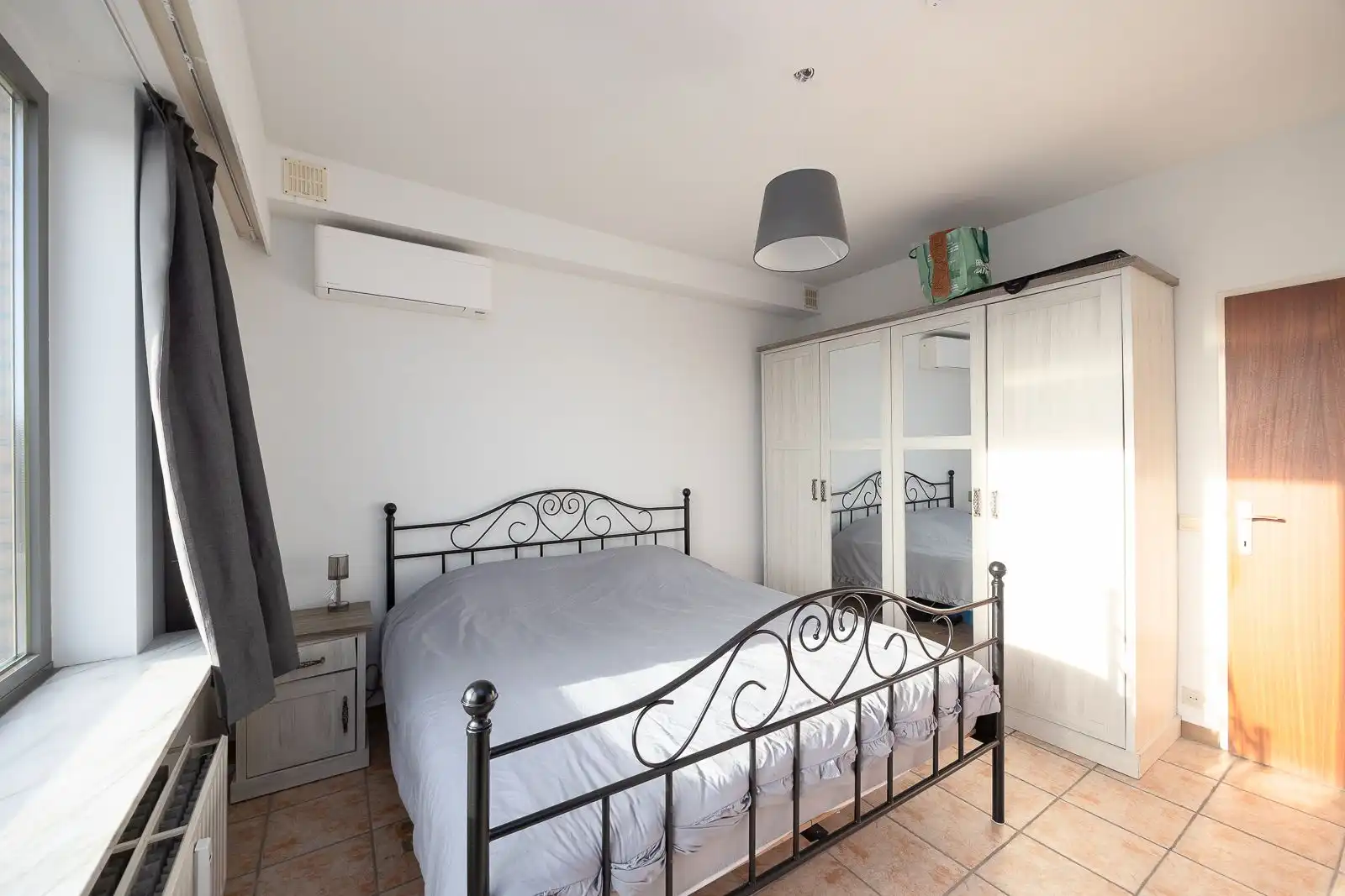 Ruim appartement met 2 slaapkamers en een garage in Stabroek! foto 8