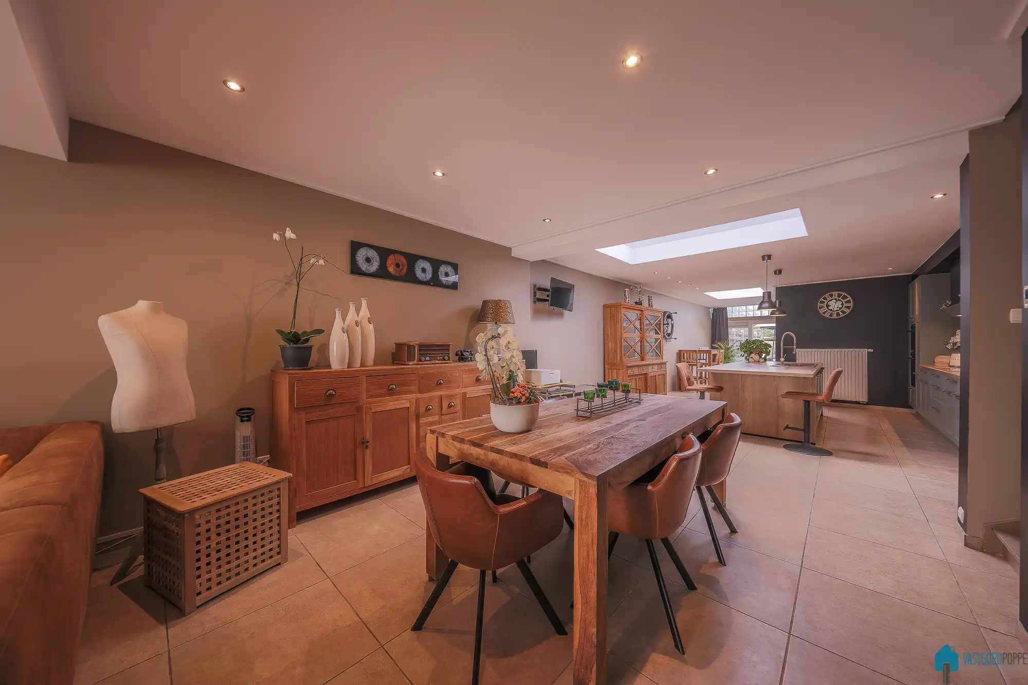 Gerenoveerde ééngezinswoning met tuin foto 2