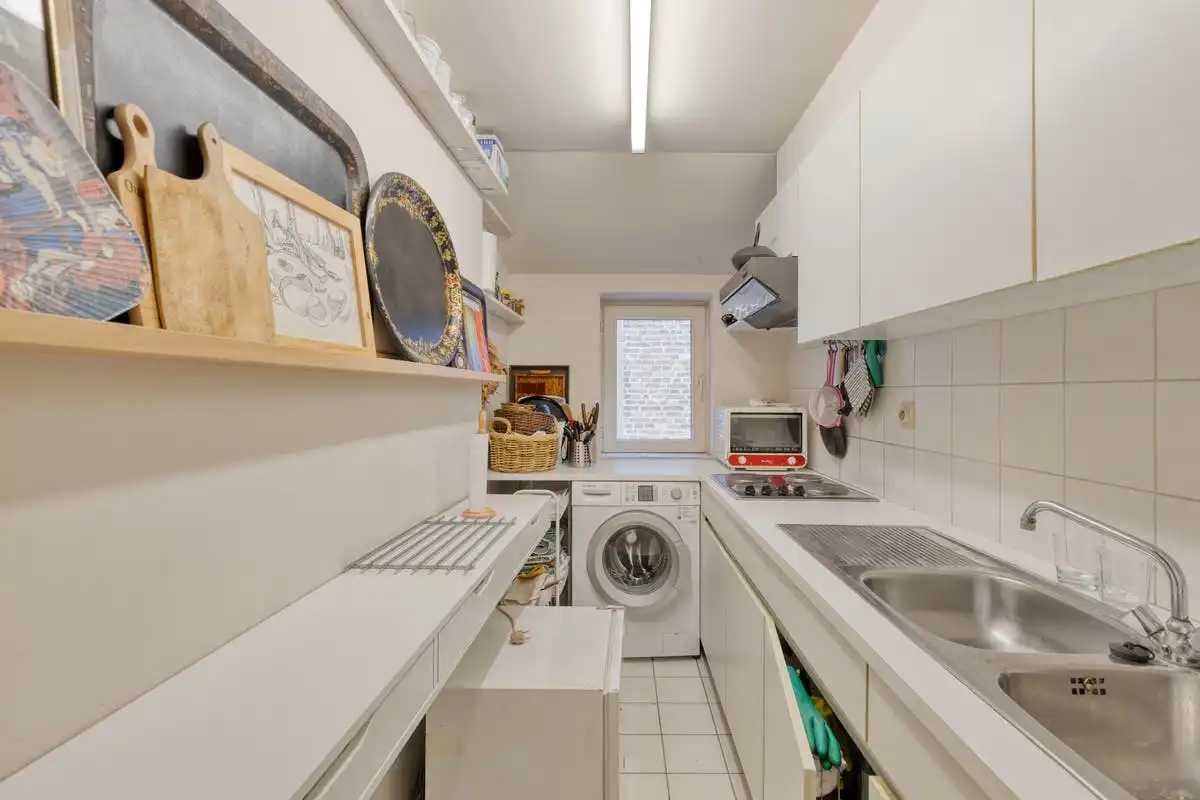 Karaktervol appartement te koop met mezzanine in Brugge foto 6