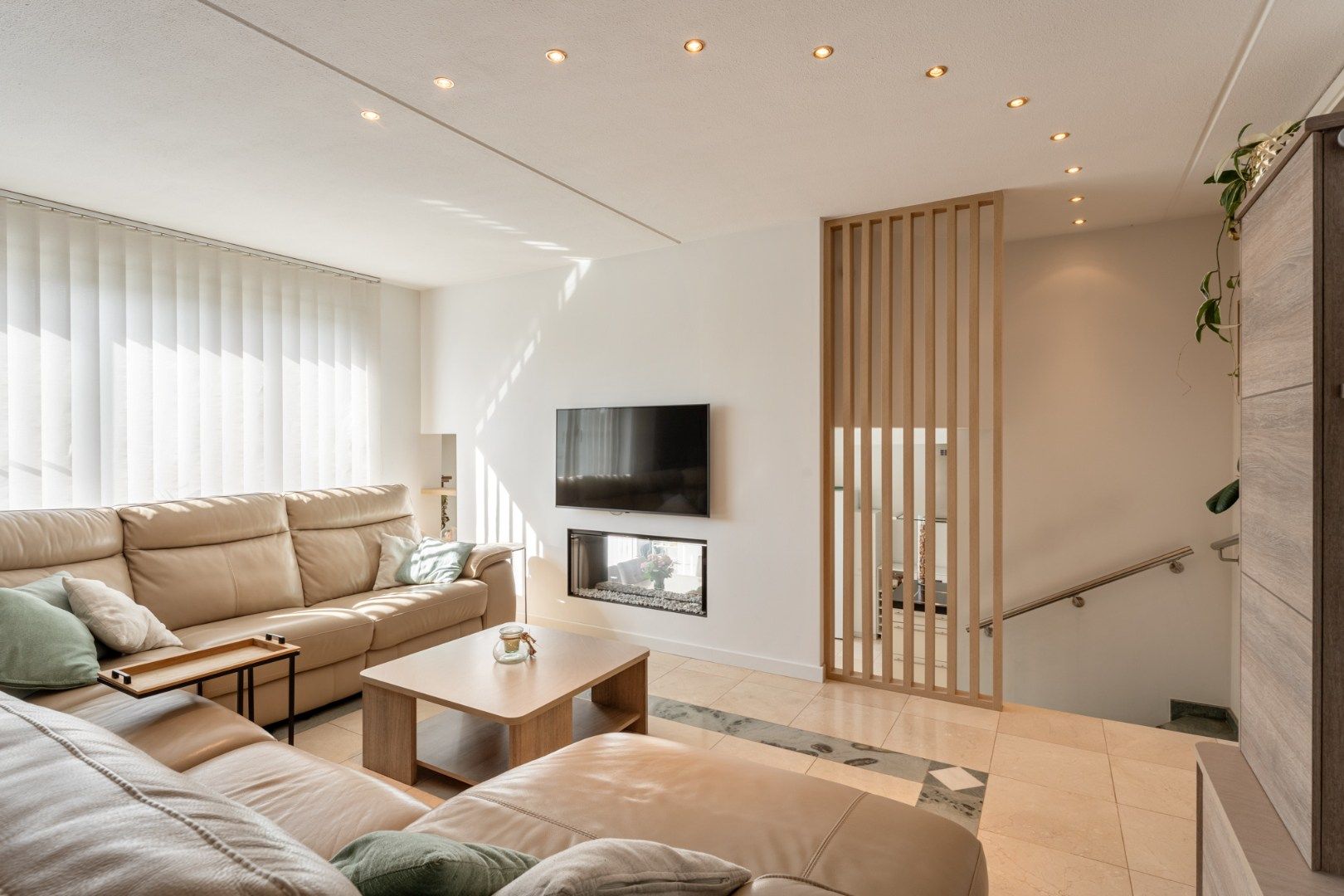 Zeer ruime, goed afgewerkte woning met diverse mogelijkheden nabij het centrum van Maaseik! foto 13