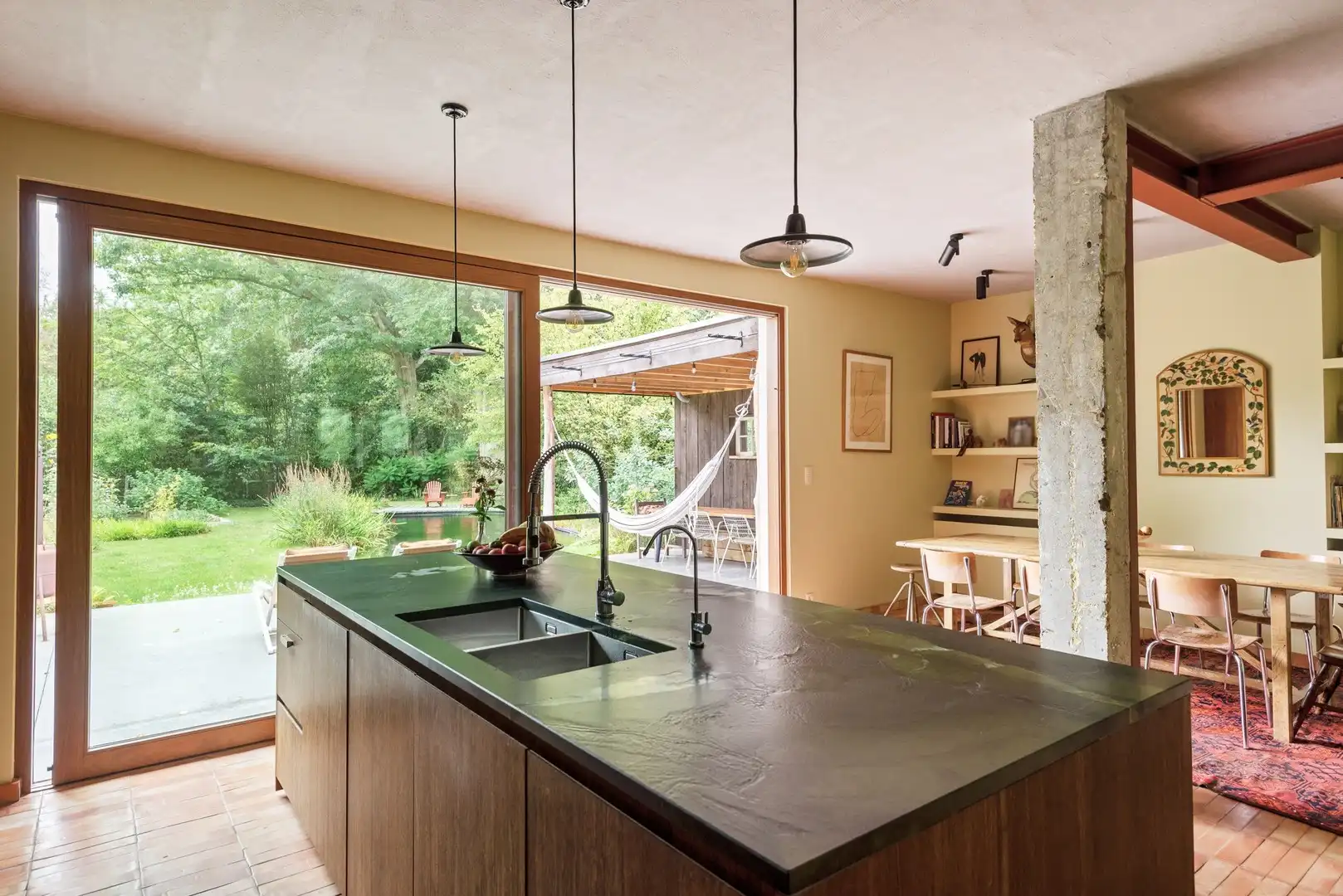 Stijlvolle, vrijstaande villa met zonnige tuin en zwemvijver foto 8