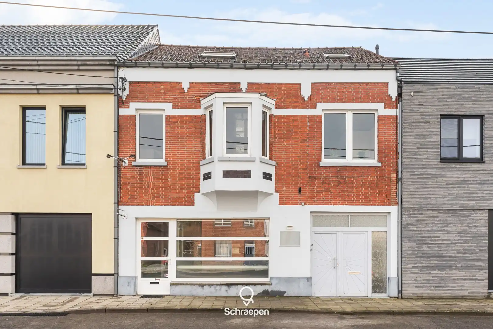 Karaktervolle woonst met handelsruimte op absolute toplocatie in Zonhoven-centrum! foto 2