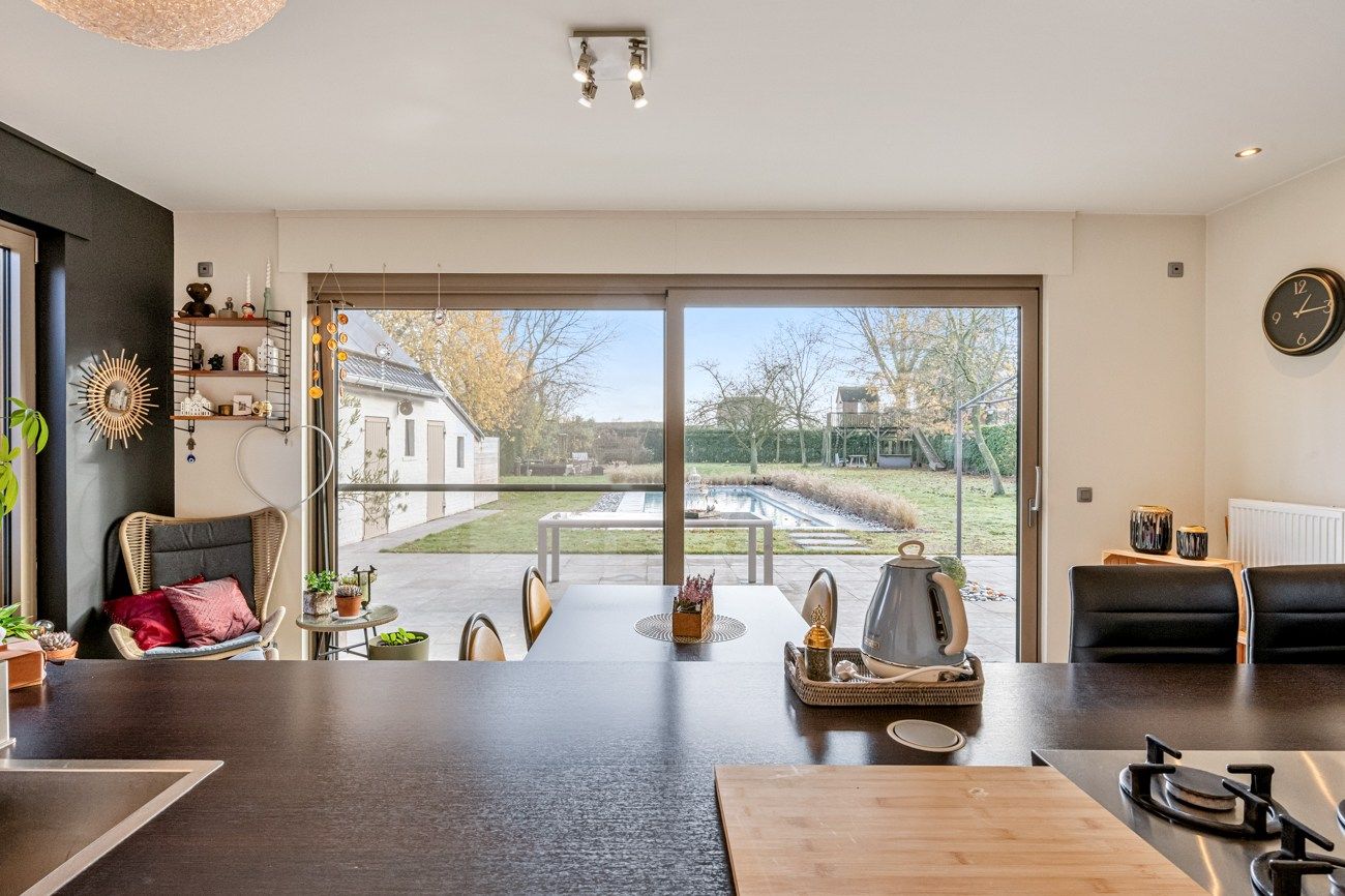 Instapklare open bebouwing met 4 slaapkamers en 2 badkamers foto 15