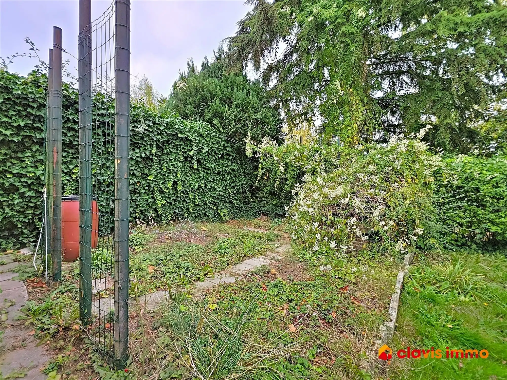 Halfopen-bebouwing in een rustige buurt foto 9