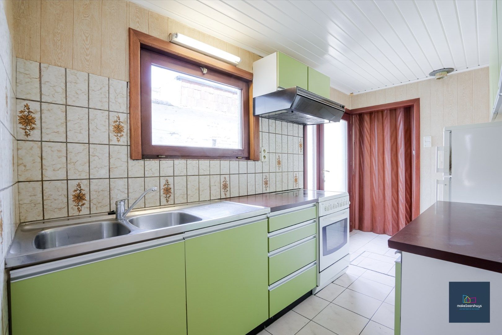 Centraal gelegen te renoveren woning in rij met tuin te Mariakerke foto 9