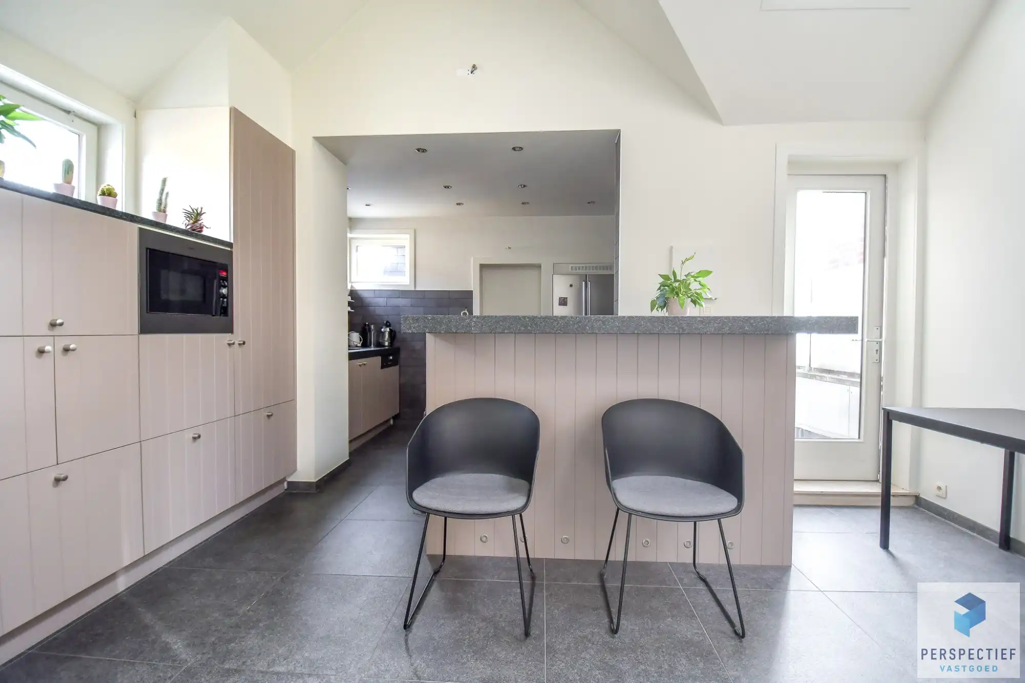 Lichtrijk appartement met 3 slaapkamers, garage en terras foto 8