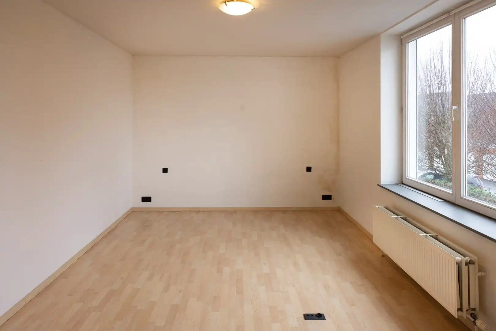 Woning met grote garage en mogelijk kantoor of praktijk. foto 15