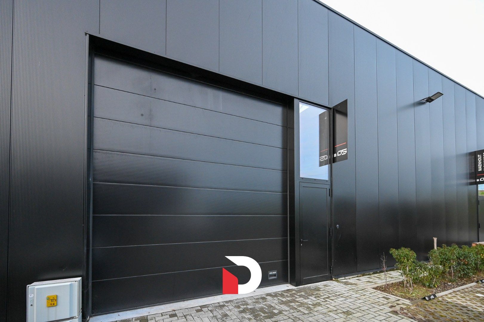 Recente KMO-unit met 2 parkeerplaatsen op toplocatie te Brugge foto 8