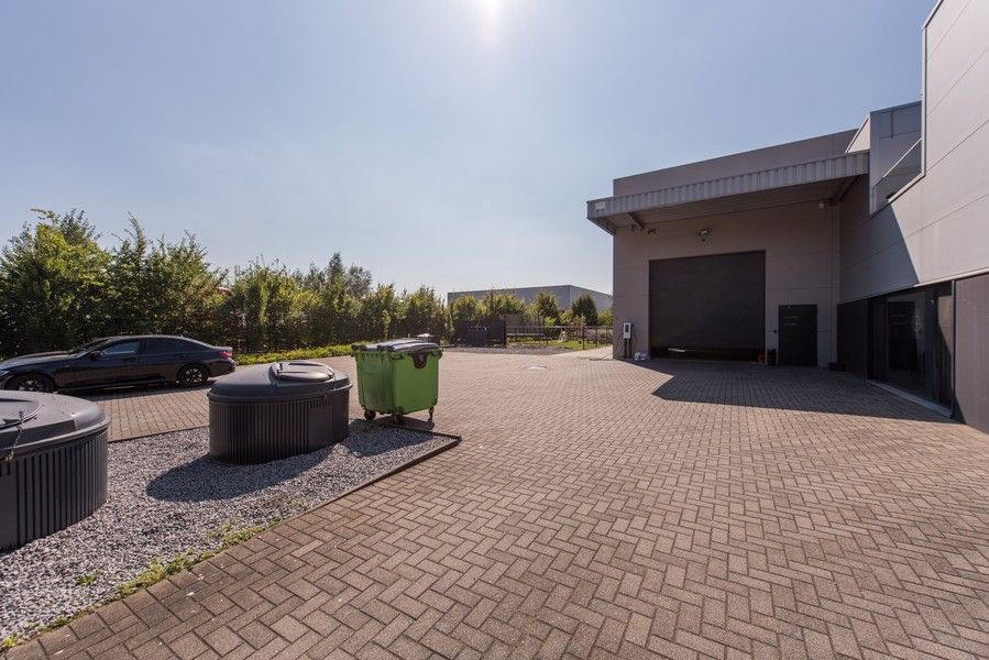 MODERN BEDRIJFSGEBOUW MET MAGAZIJN, KANTOREN EN APPARTEMENT foto 45