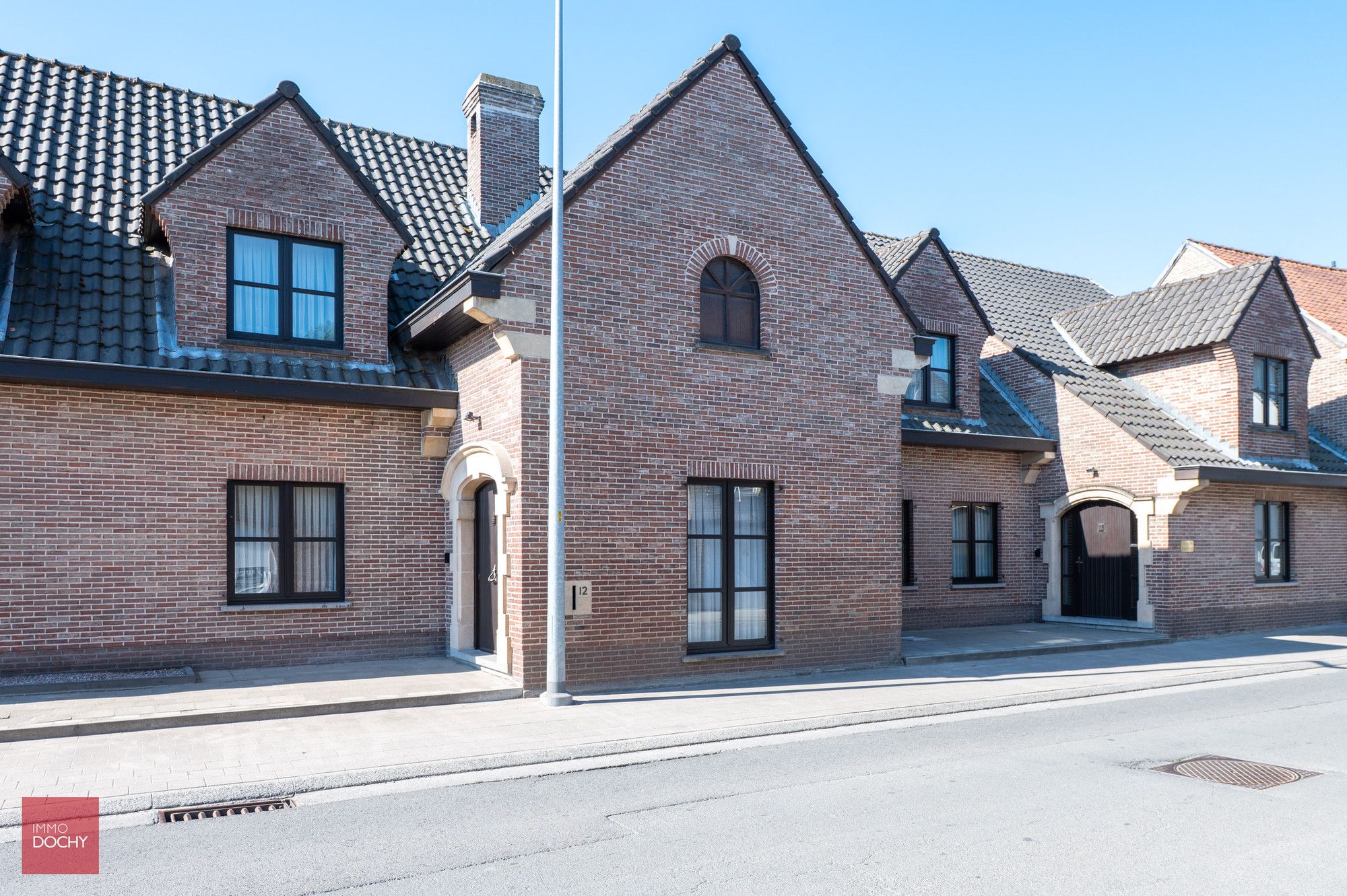 Zeer ruime en verzorgde praktijkwoning of cohousing foto 2