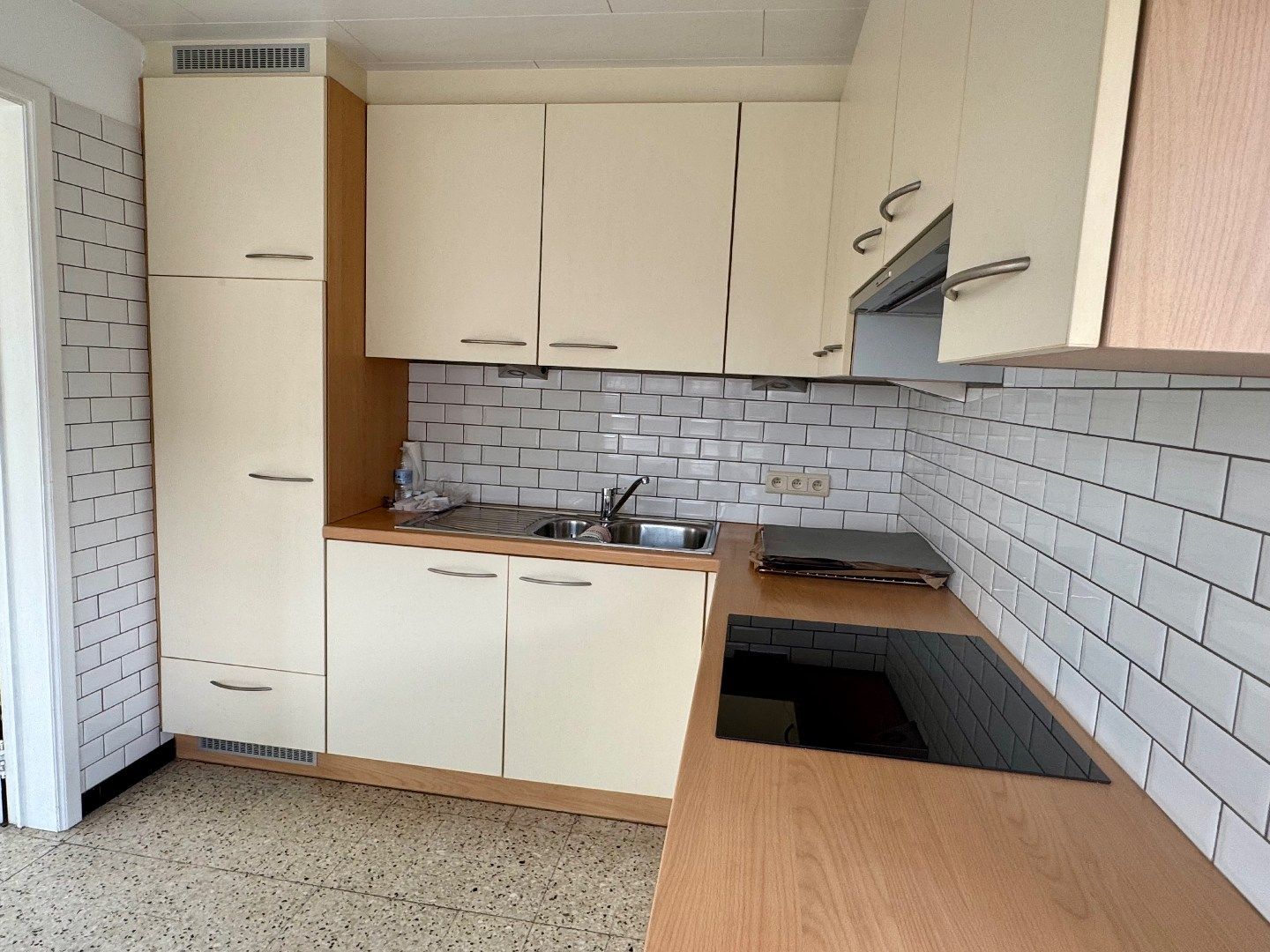 Mooi instapklaar 2-slaapkamerappartement met garage en parking in Merchtem foto 8
