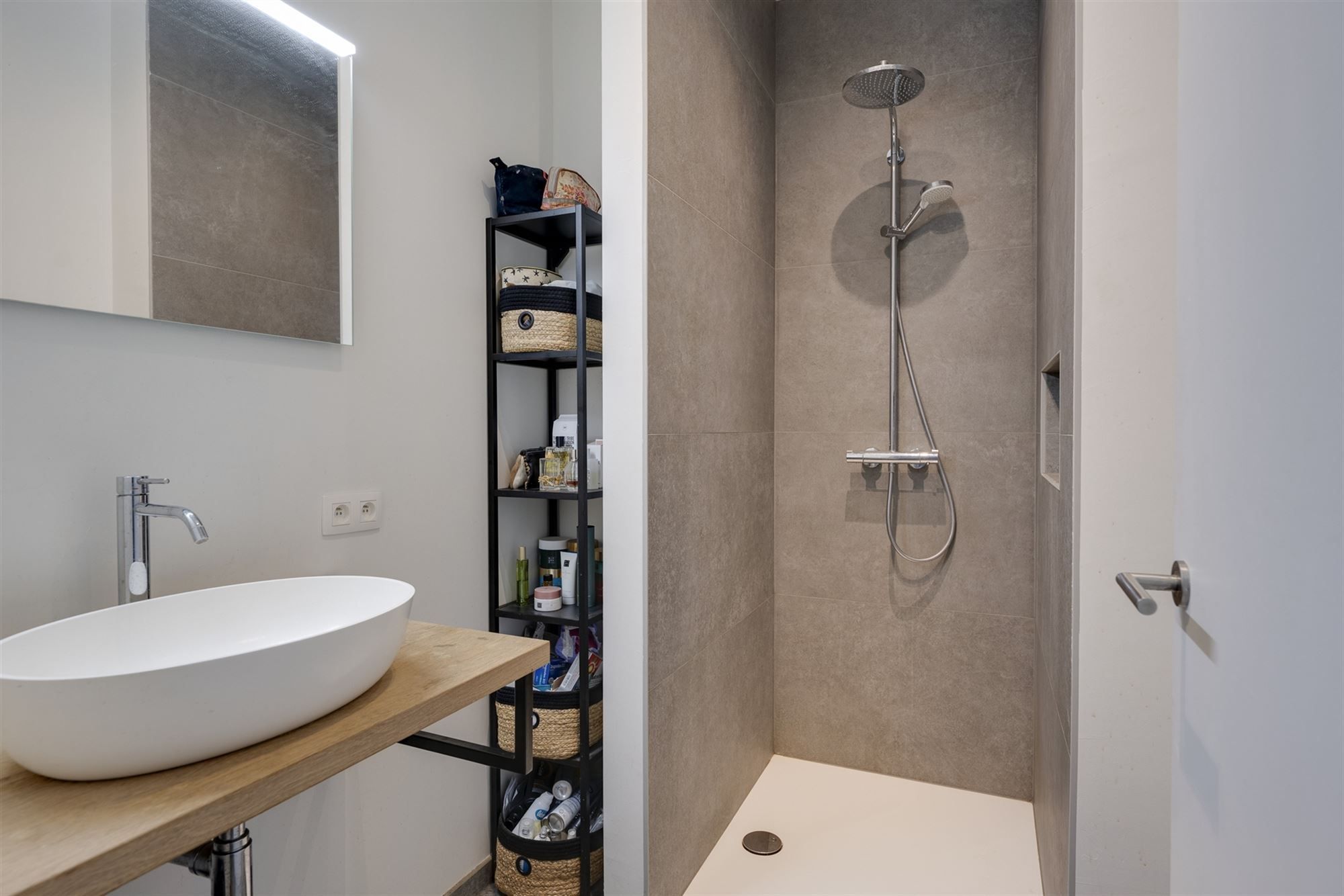 Recent en energiezuinig appartement met ruim terras foto 14