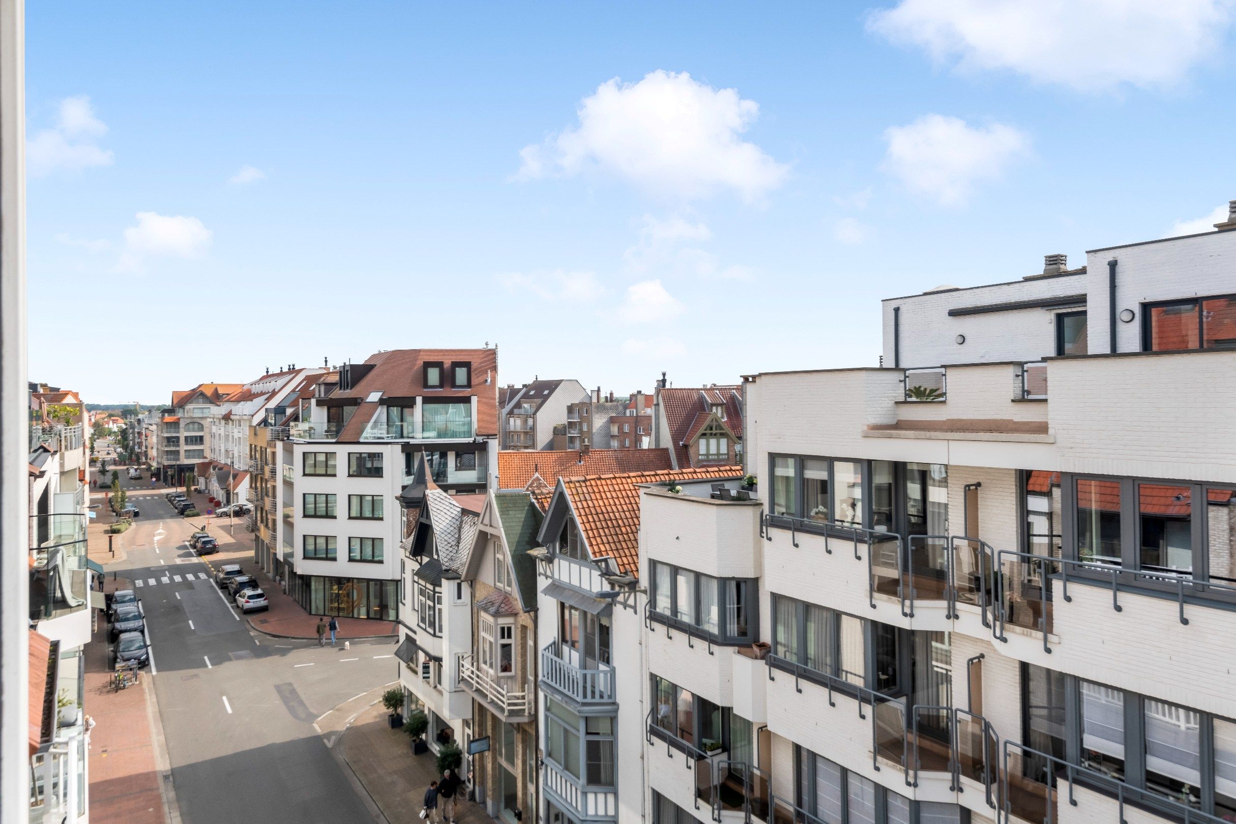 Gezellig appartement in een kleine residentie centraal gelegen vlakbij de winkels van de Lippenslaan. foto 2