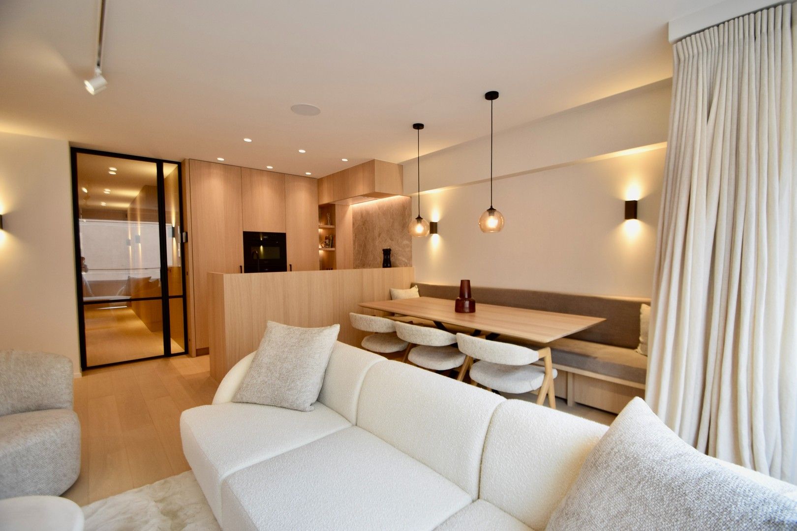 Gerenoveerd appartement met 3 slaapkamers in het centrum van Knokke op 3 stappen van de zee. foto 3