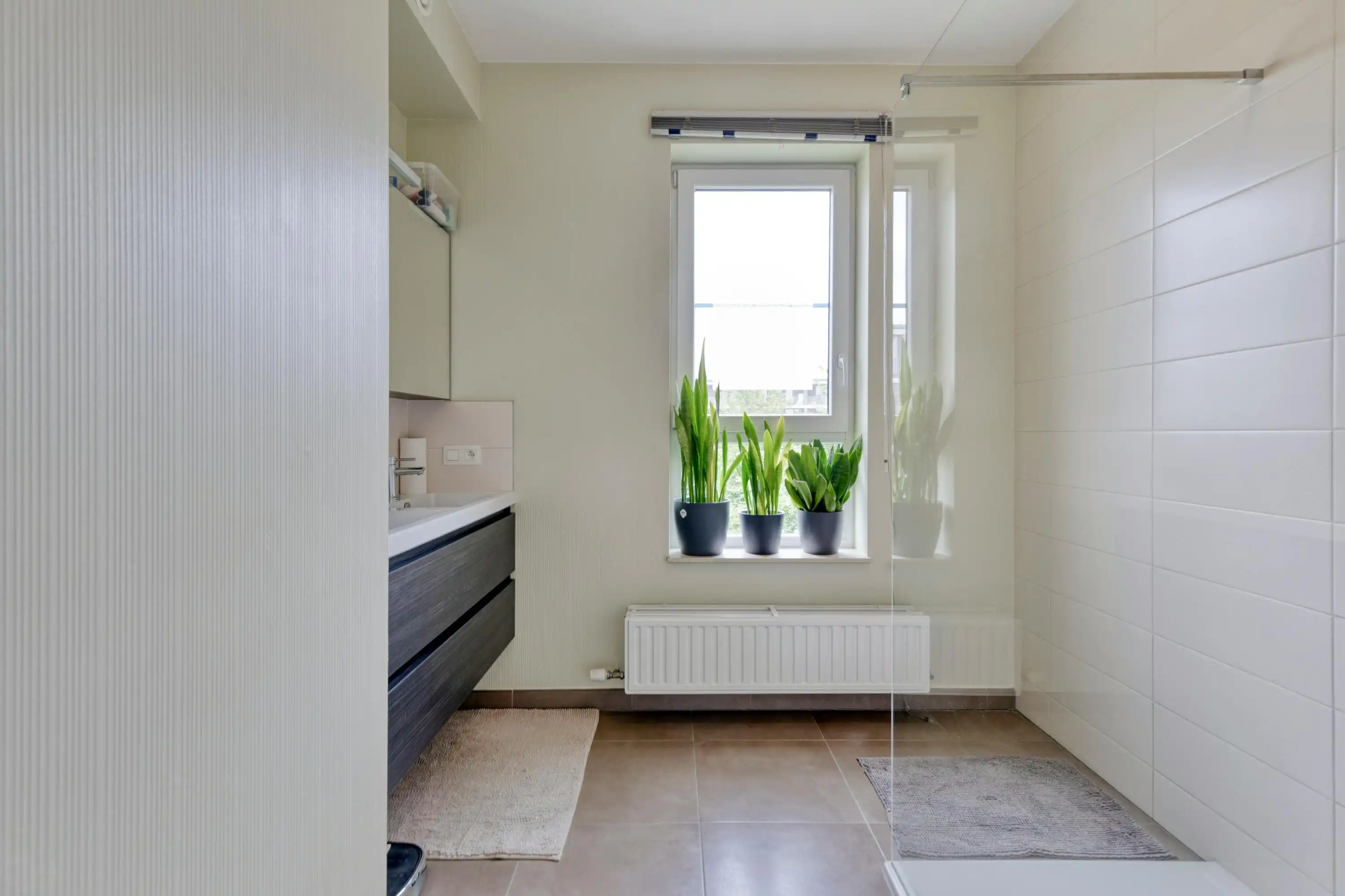 Instapklaar, recent appartement met zonnig terras en staanplaats te Wondelgem foto 4