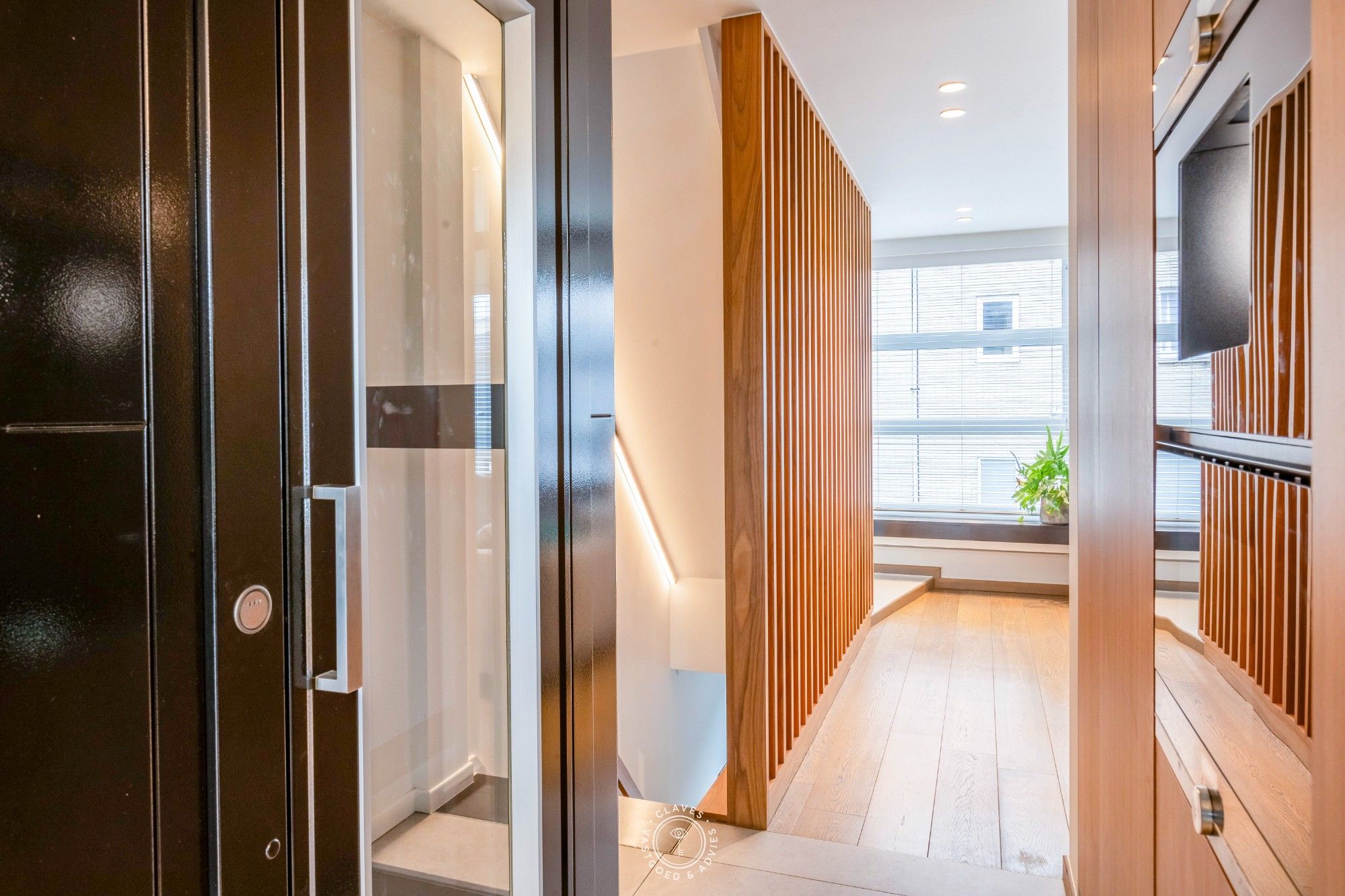 Prachtige bel-étage met 4 slaapkamers en een eigen lift foto 12