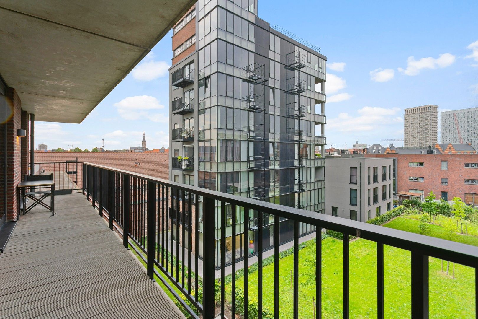 Prachtig hoekappartement met 2 grote terrassen, parking, fietsenstalling en kelder. foto 13