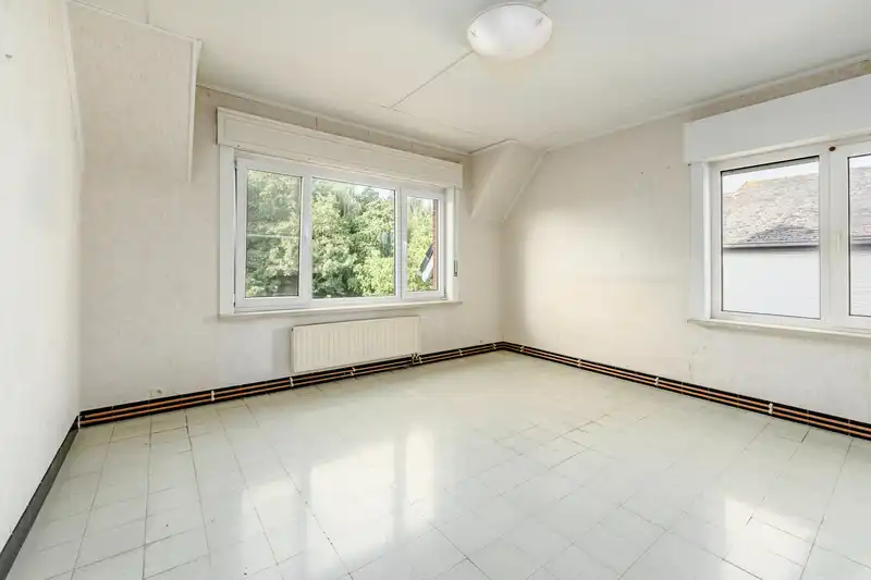 Roeselare. Ruime gezinswoning met 4-5 slaapkamers met extra ruimte voor praktijk / kantoor / hobby&nbsp; aan de stadsrand. foto 11